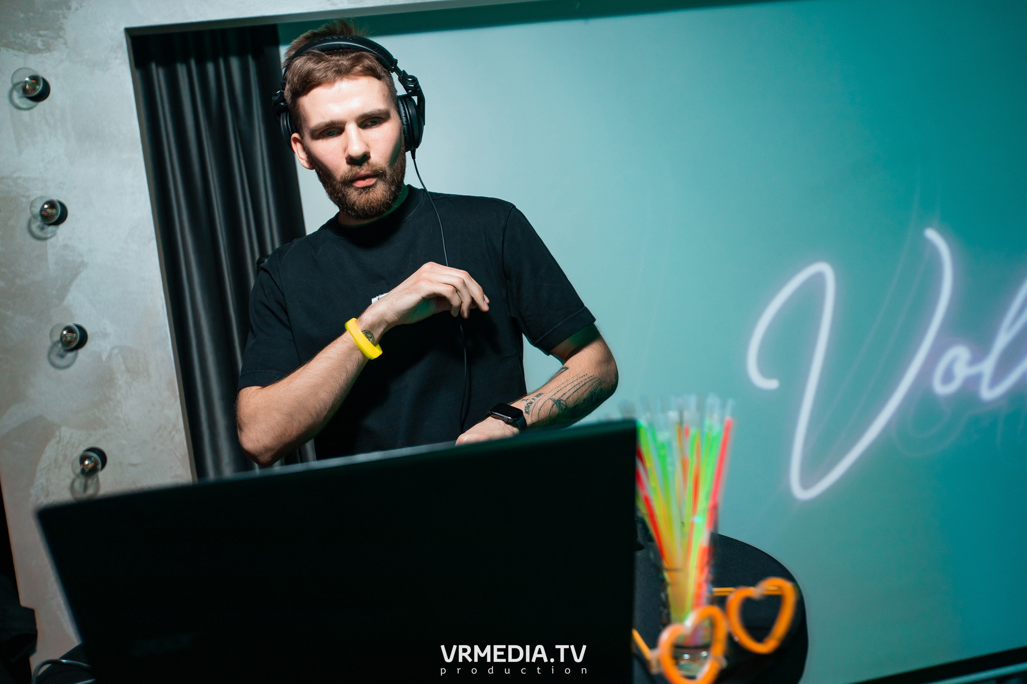 Выходные в караоке «Volna»