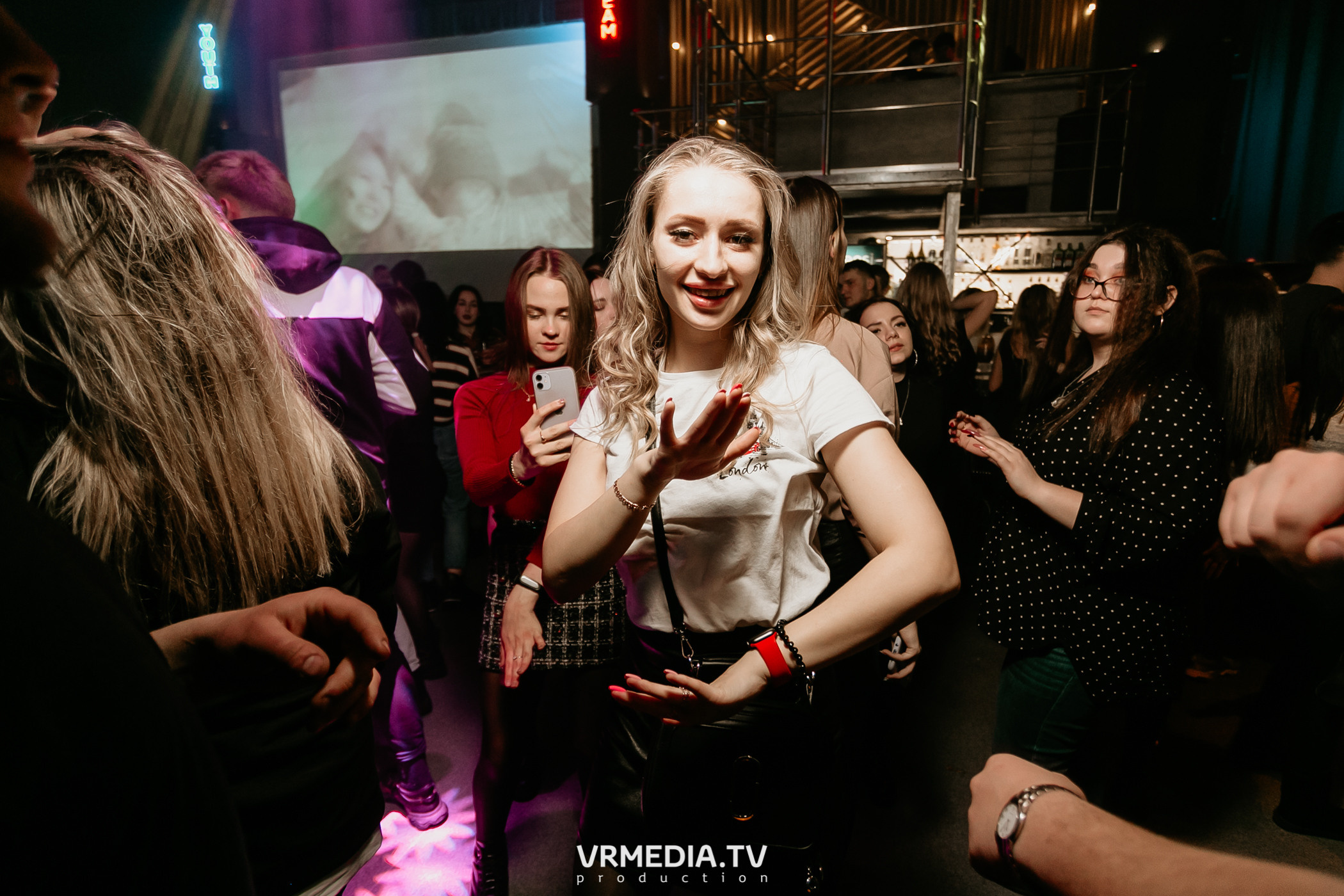 Выходные в баре «DOSKI»