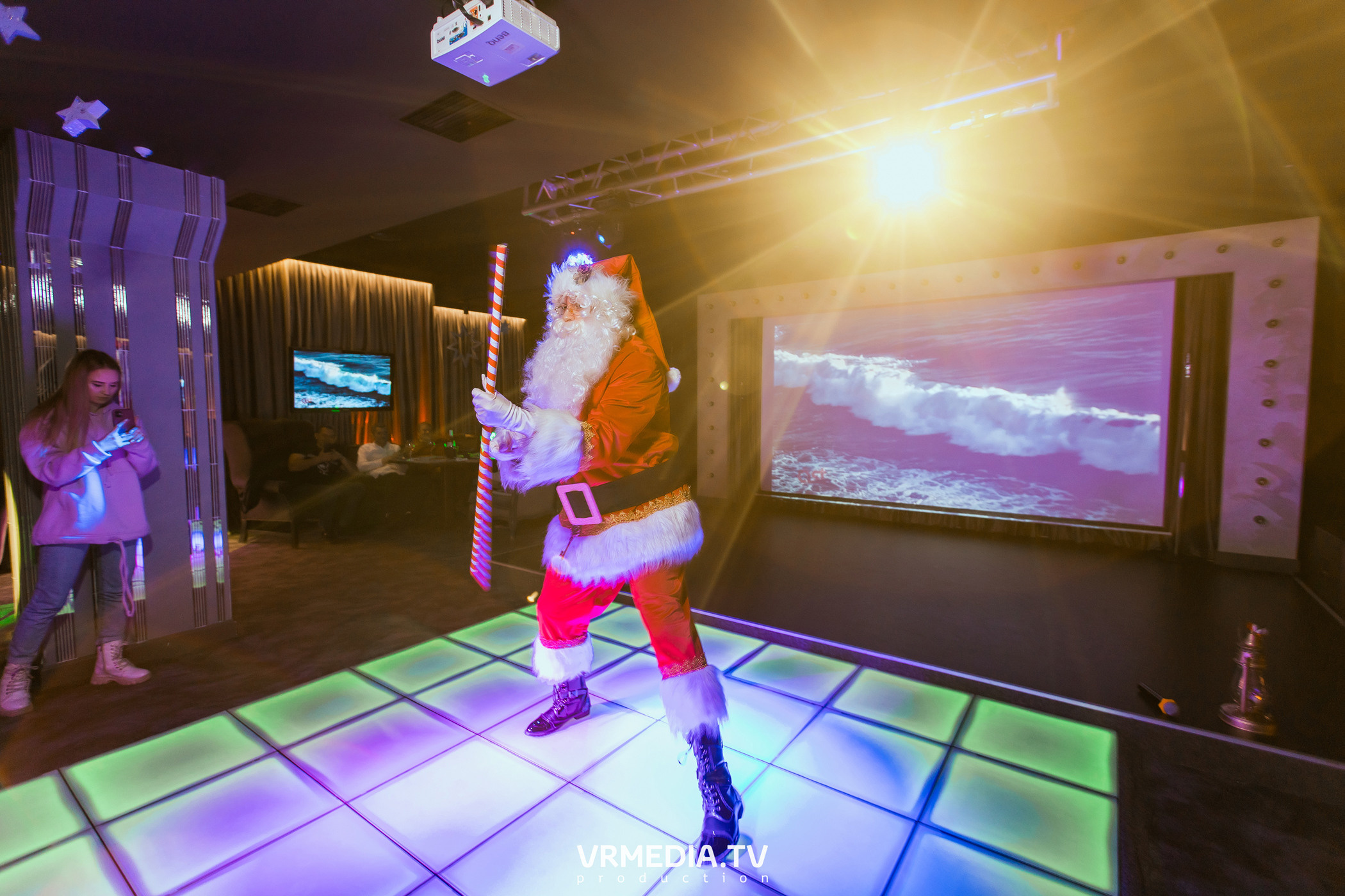 Merry Christmas в караоке «Volna»