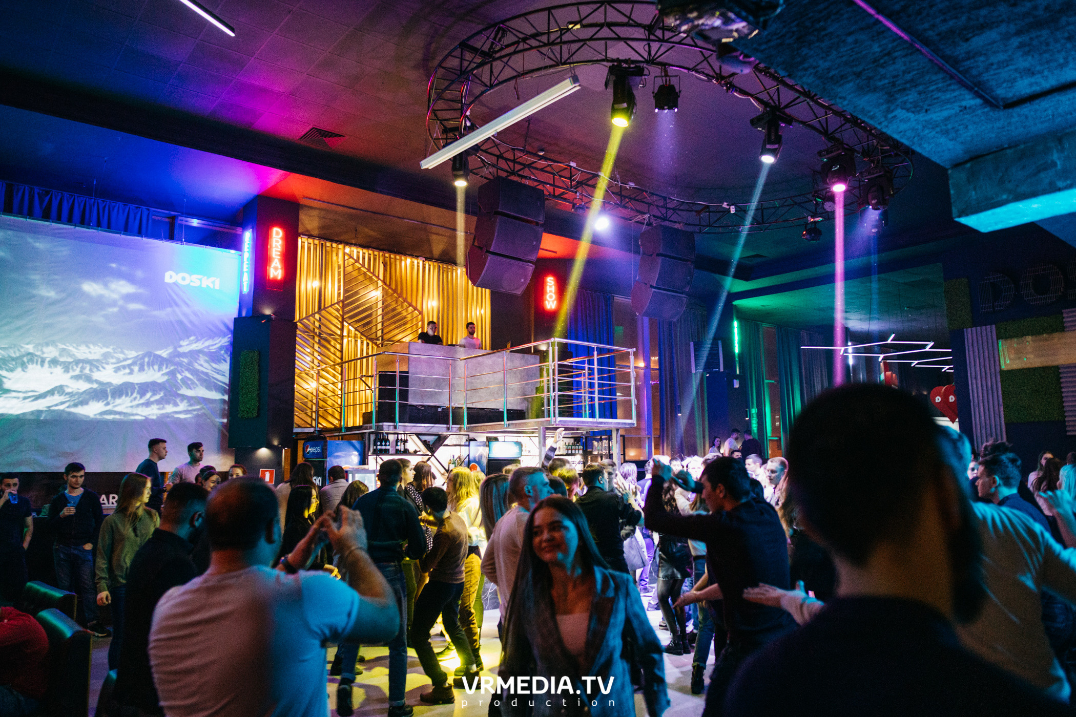 Выходные в баре «DOSKI»