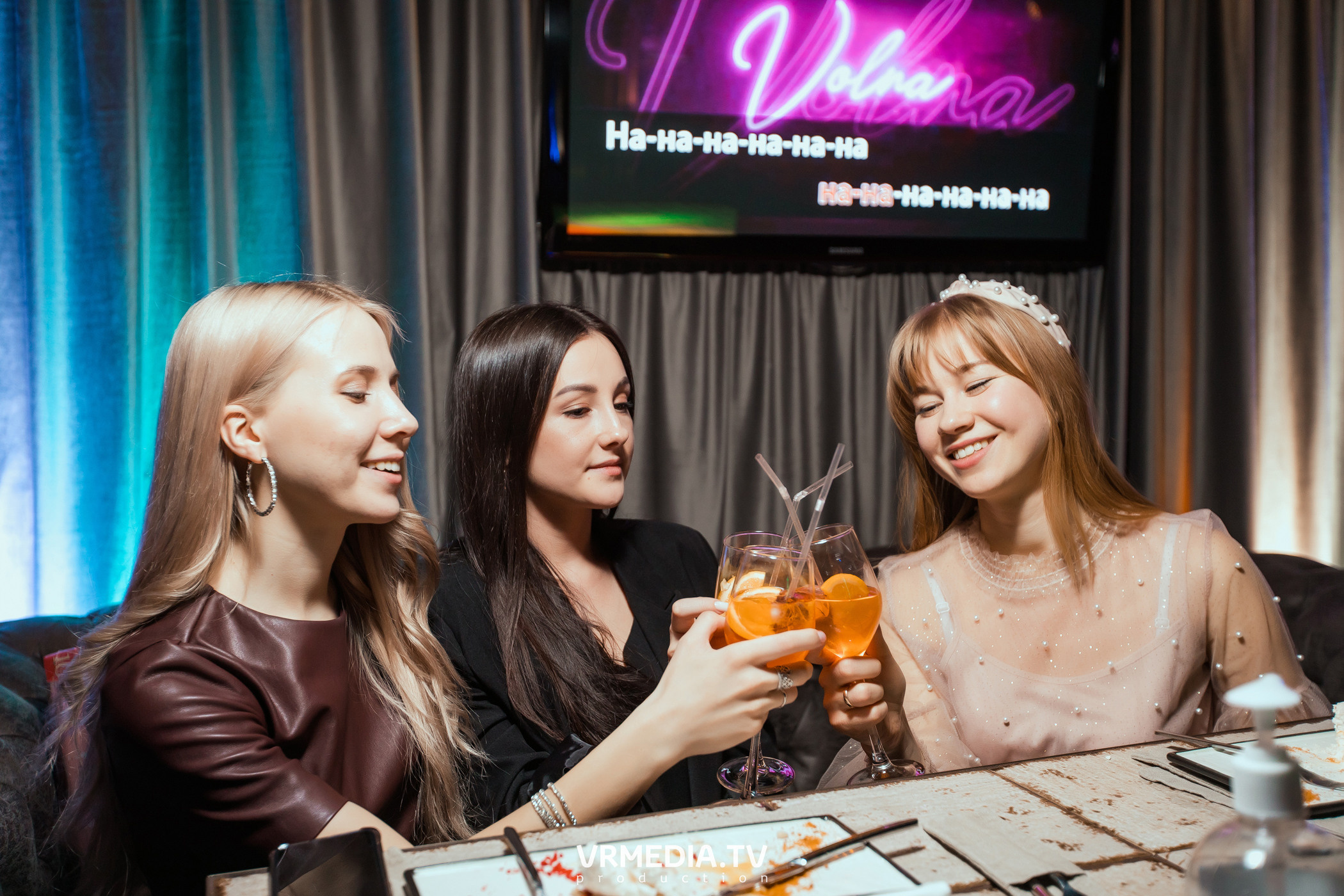 Довольно старый Новый год в караоке «Volna»