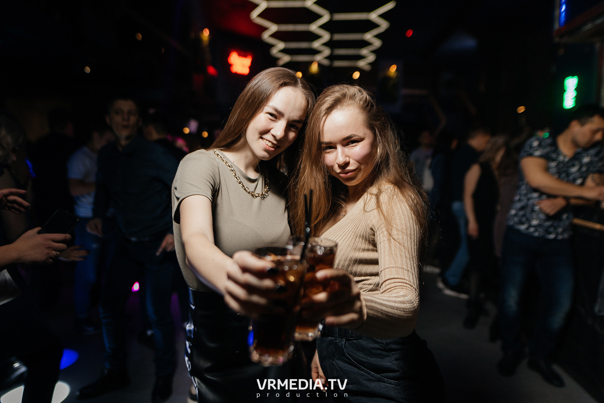 Выходные в баре «DOSKI»