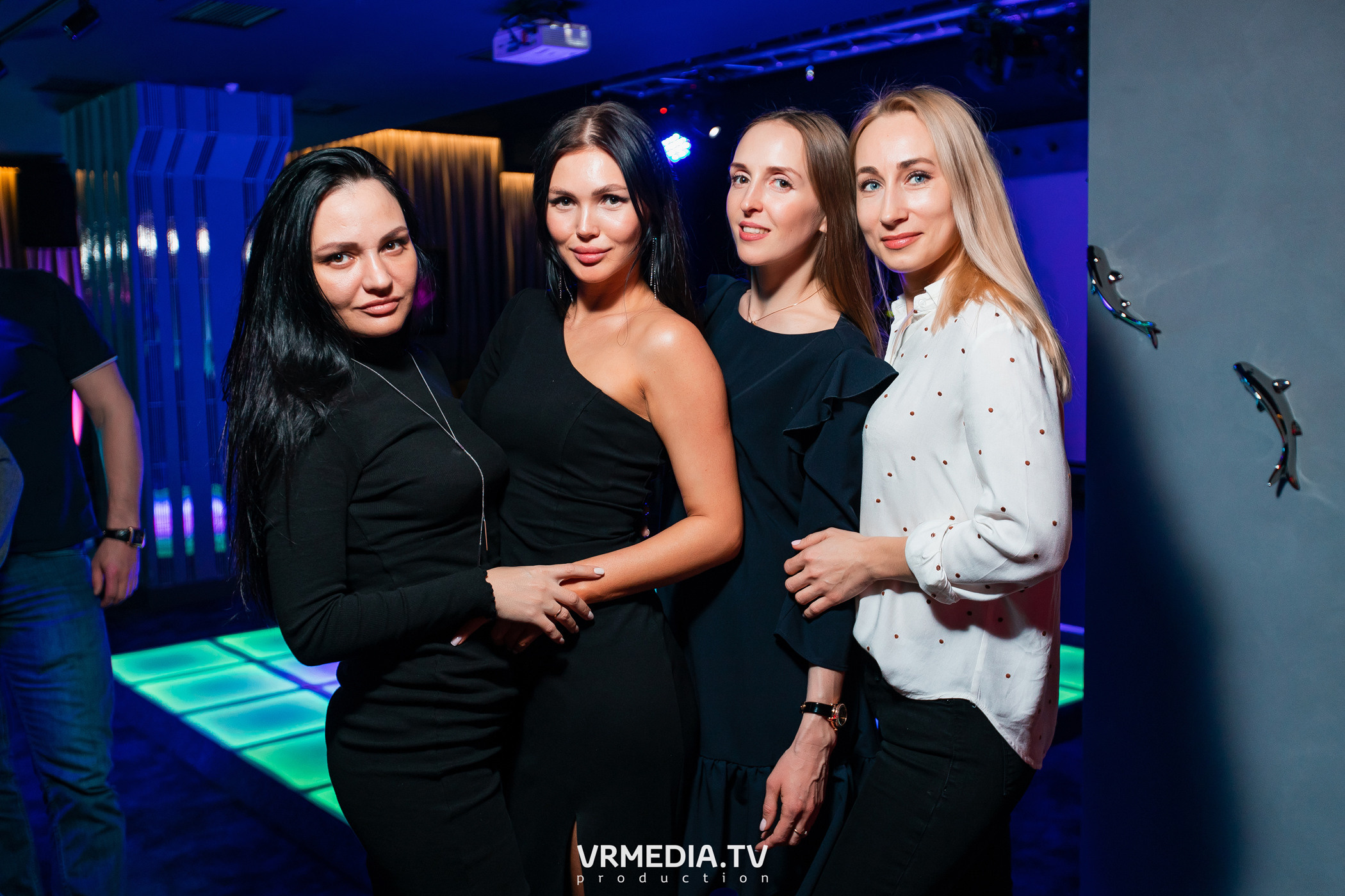 Выходные в караоке «Volna»