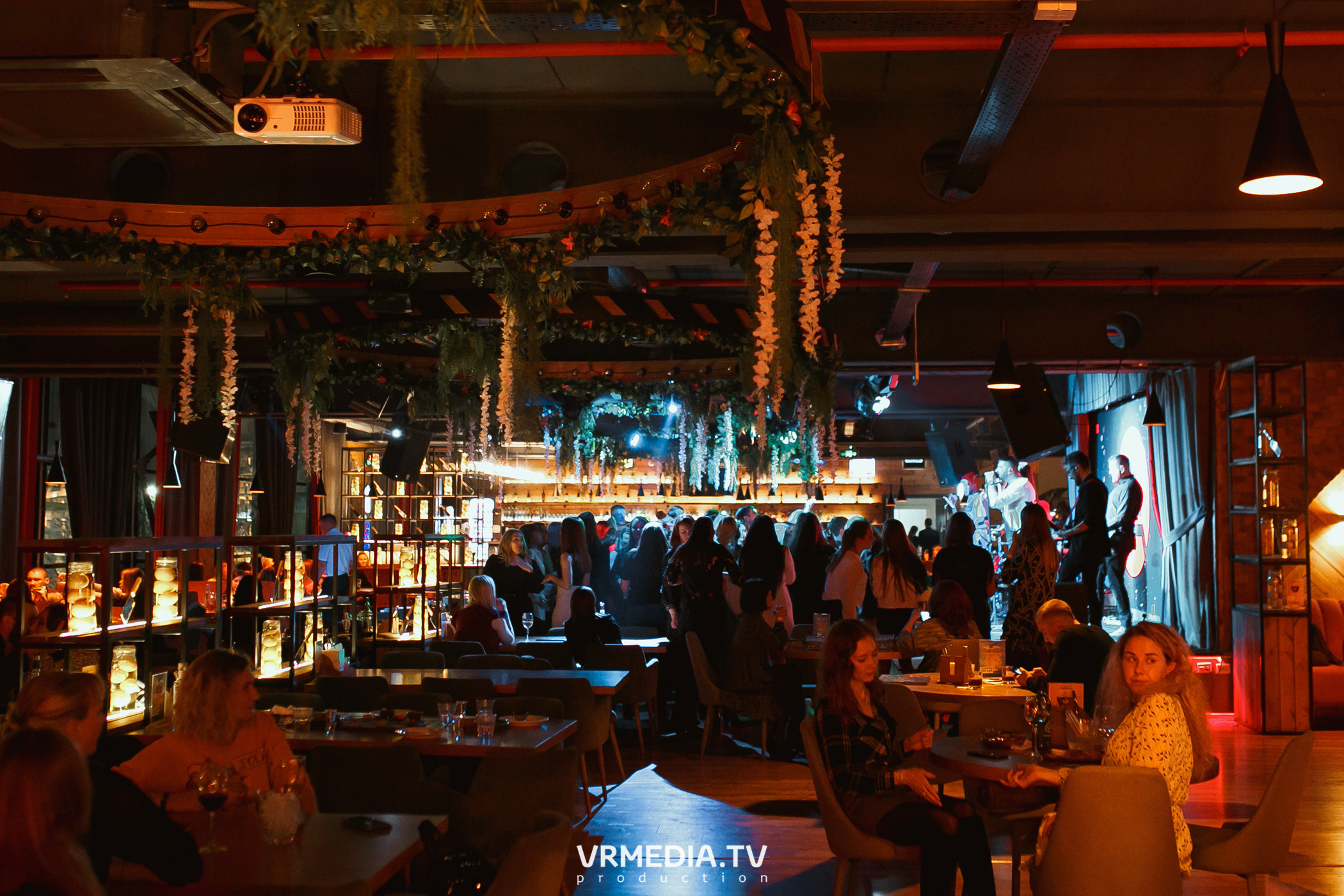 Алые Паруса в гриль-баре «Жара»