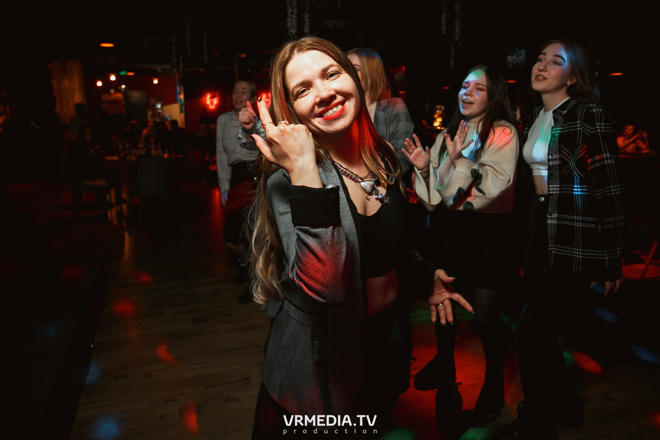 Крупным Планом в гриль-баре «Жара»