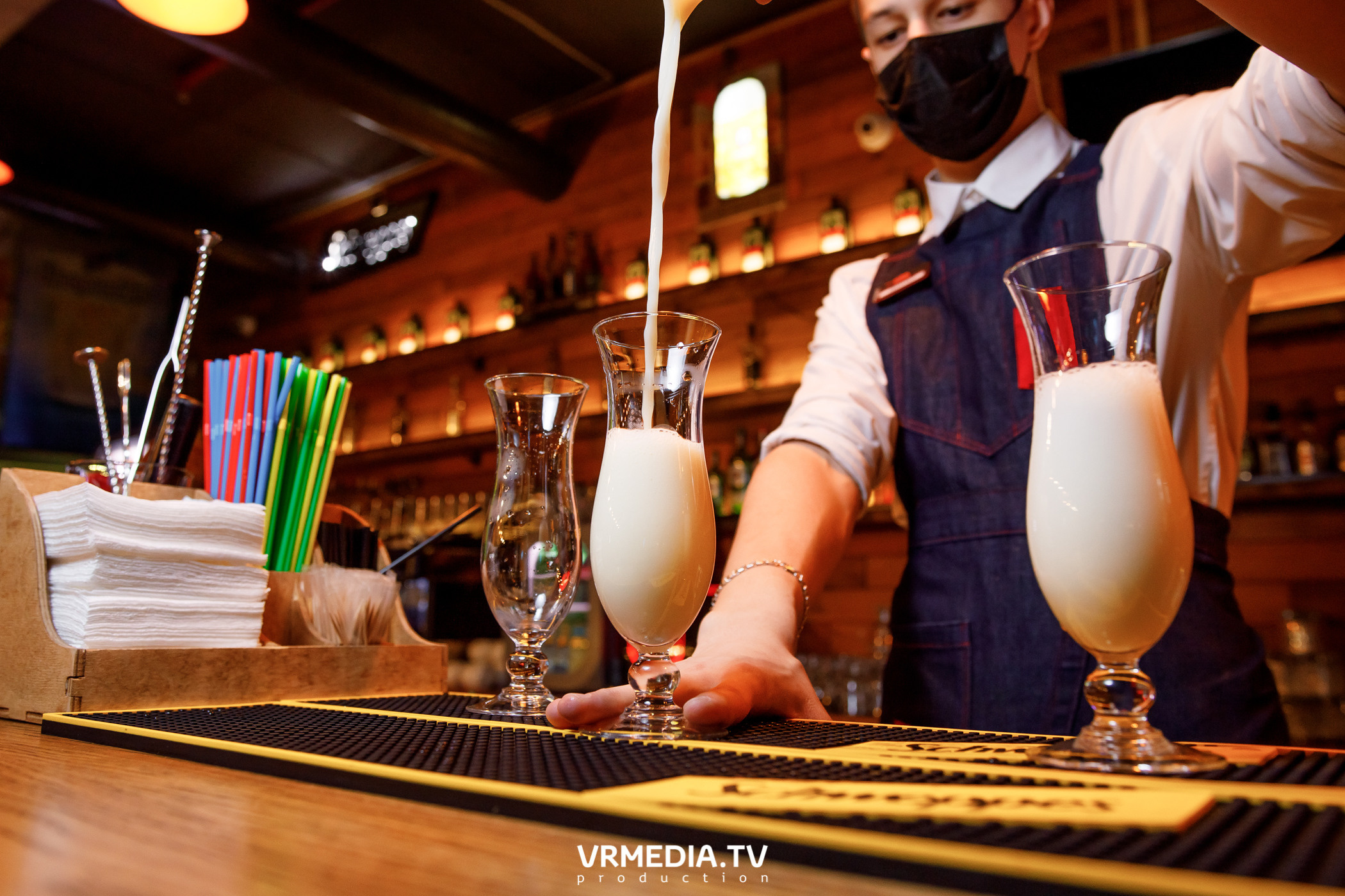 Мы русские в гриль-баре «Жара»