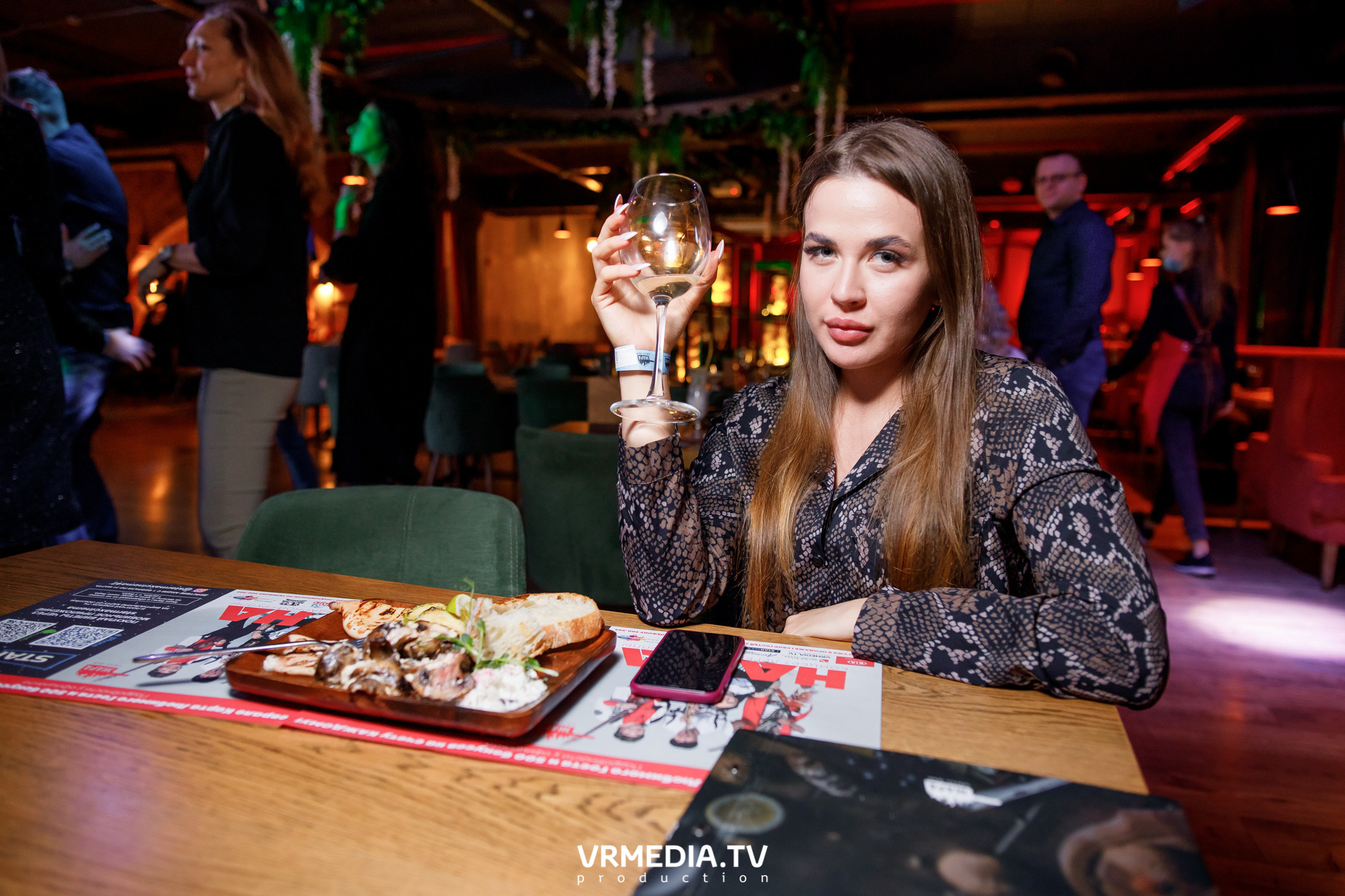 Мы русские в гриль-баре «Жара»