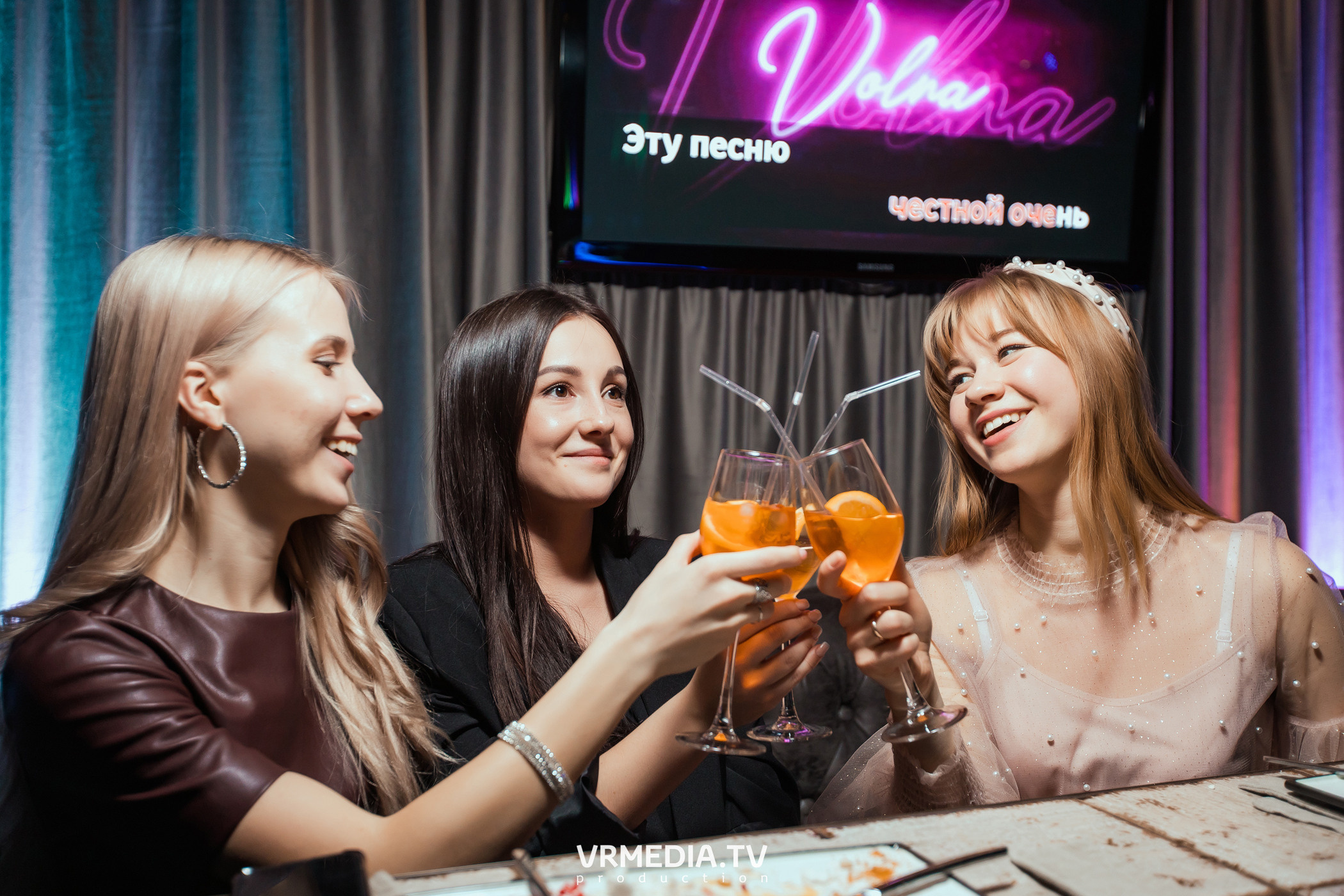 Довольно старый Новый год в караоке «Volna»