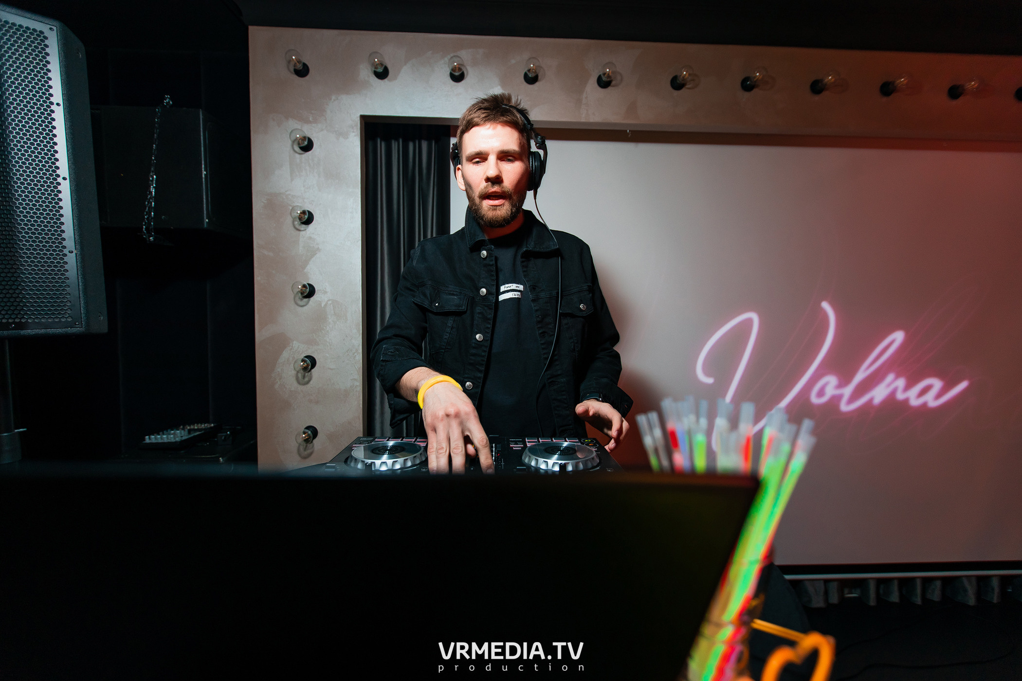 Выходные в караоке «Volna»