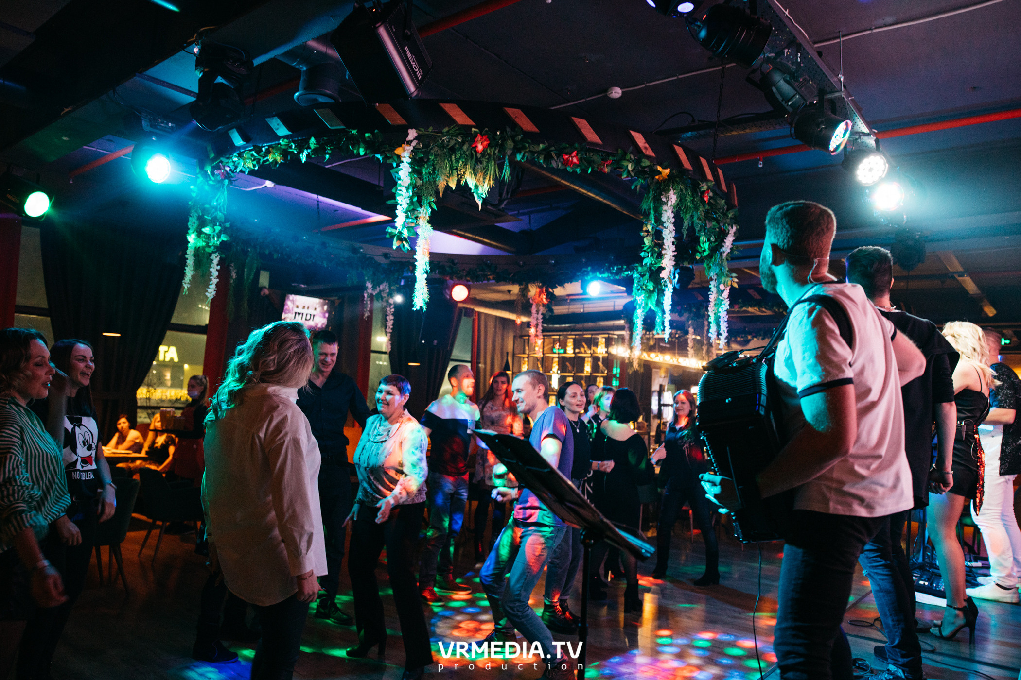 Мы русские в гриль-баре «Жара»