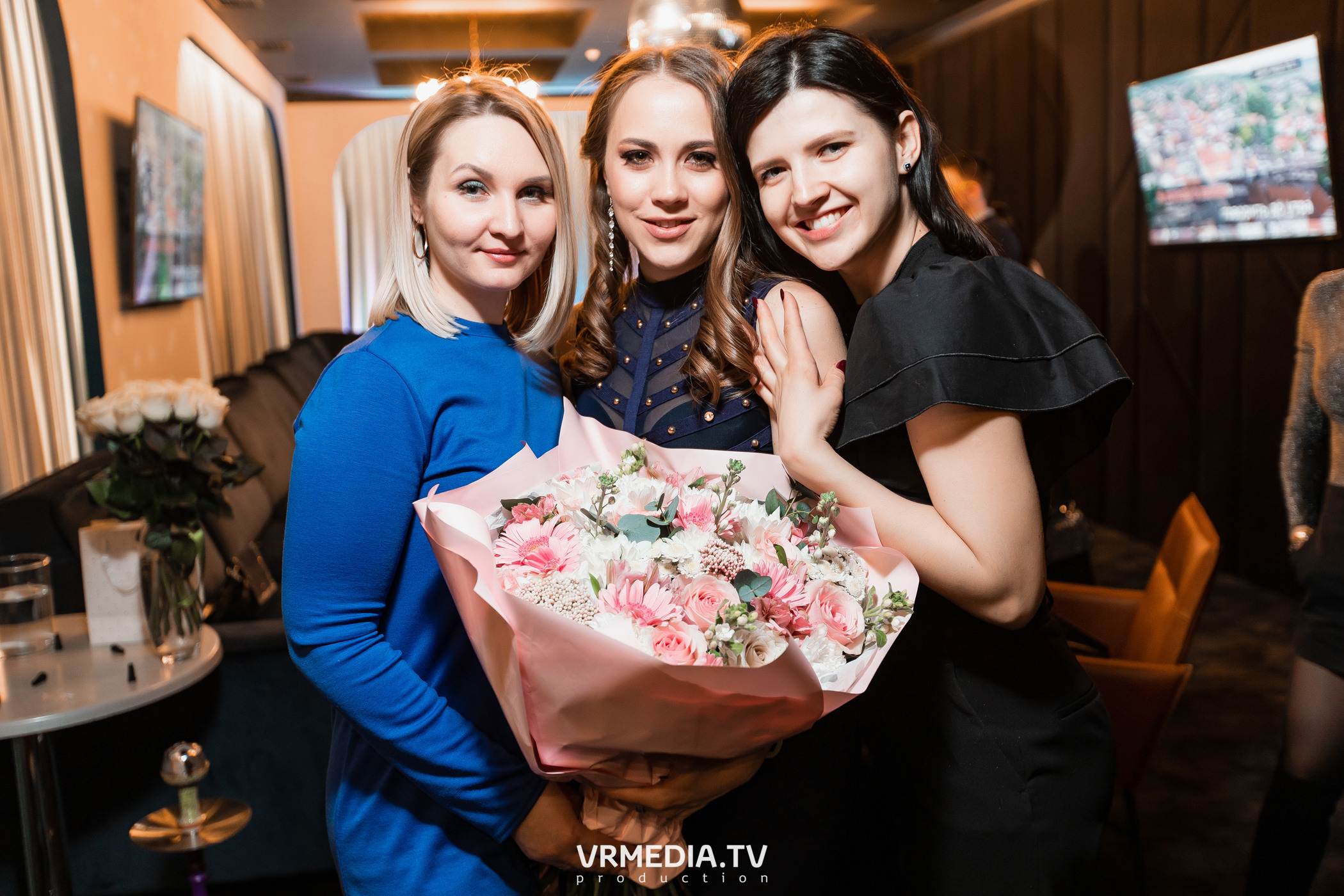 Выходные в караоке «Volna»