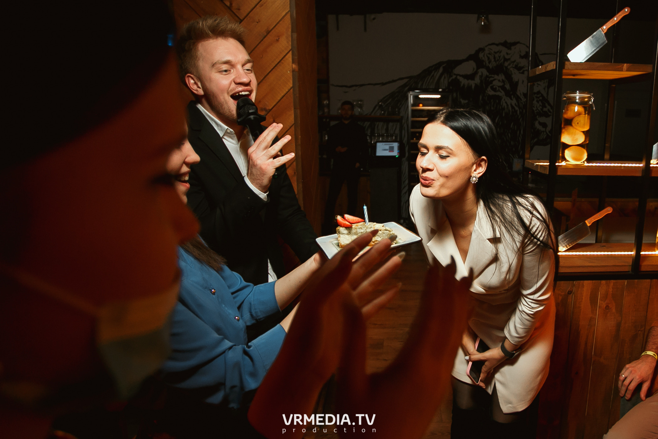 Алые Паруса в гриль-баре «Жара»