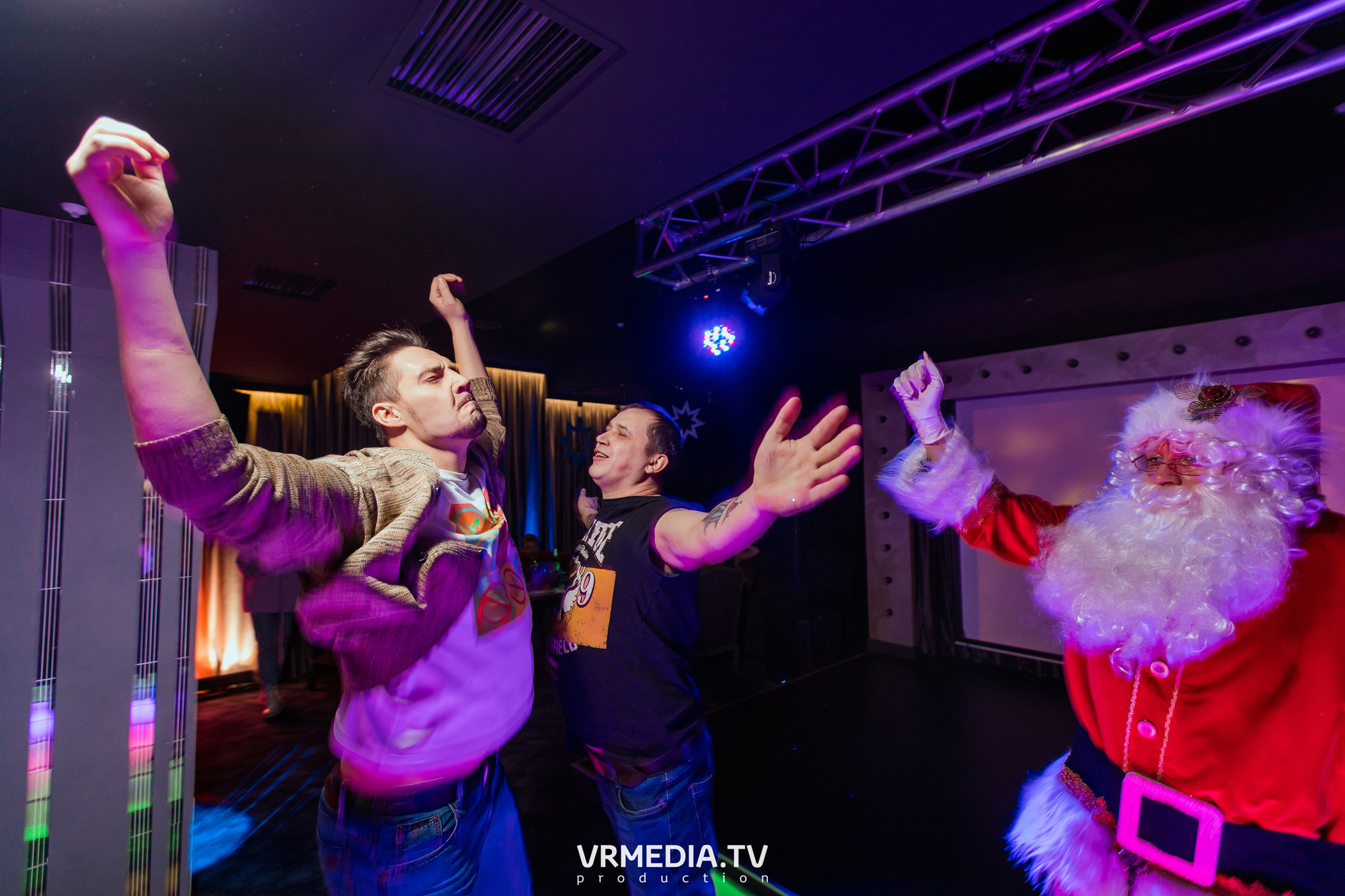 Merry Christmas в караоке «Volna»
