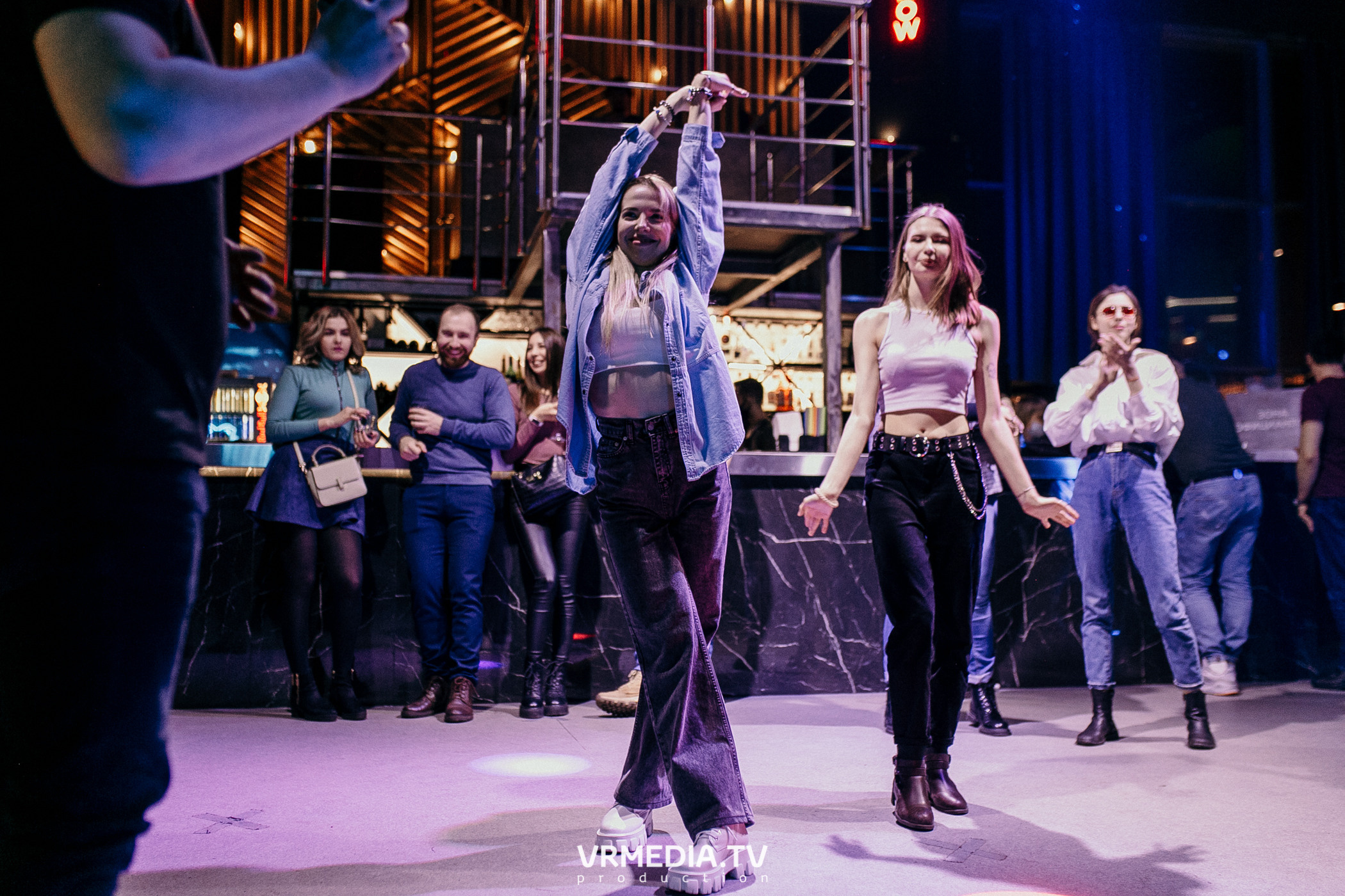 Выходные в баре «DOSKI»