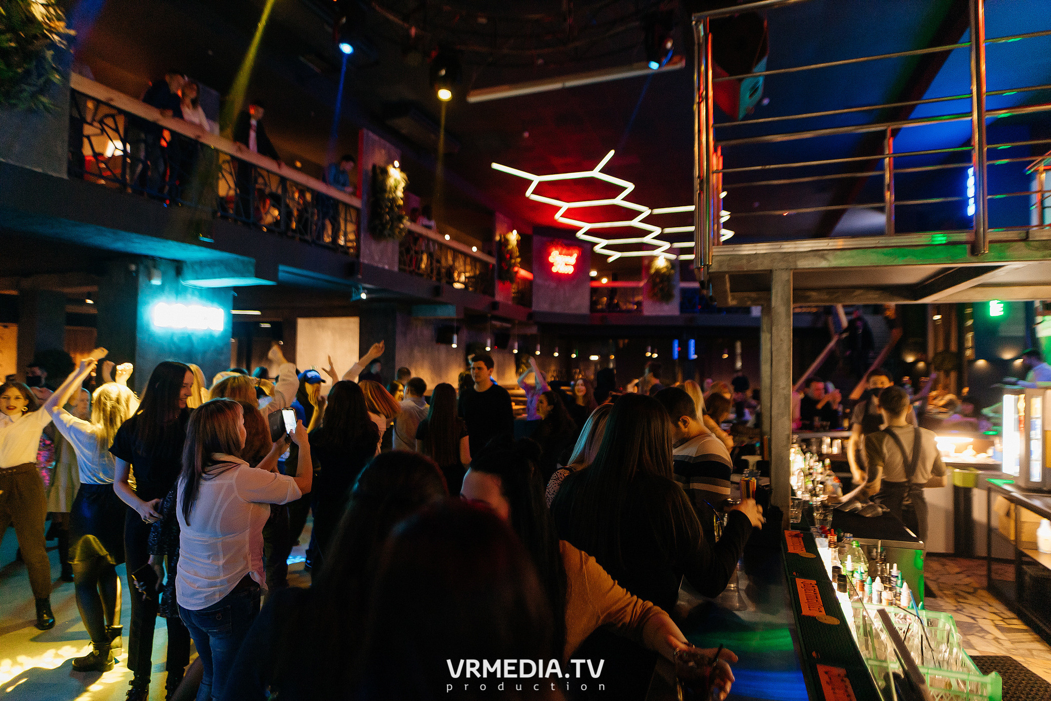 Выходные в баре «DOSKI»