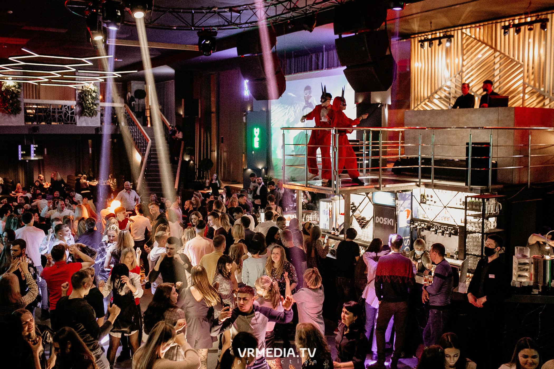 Выходные в баре «DOSKI»