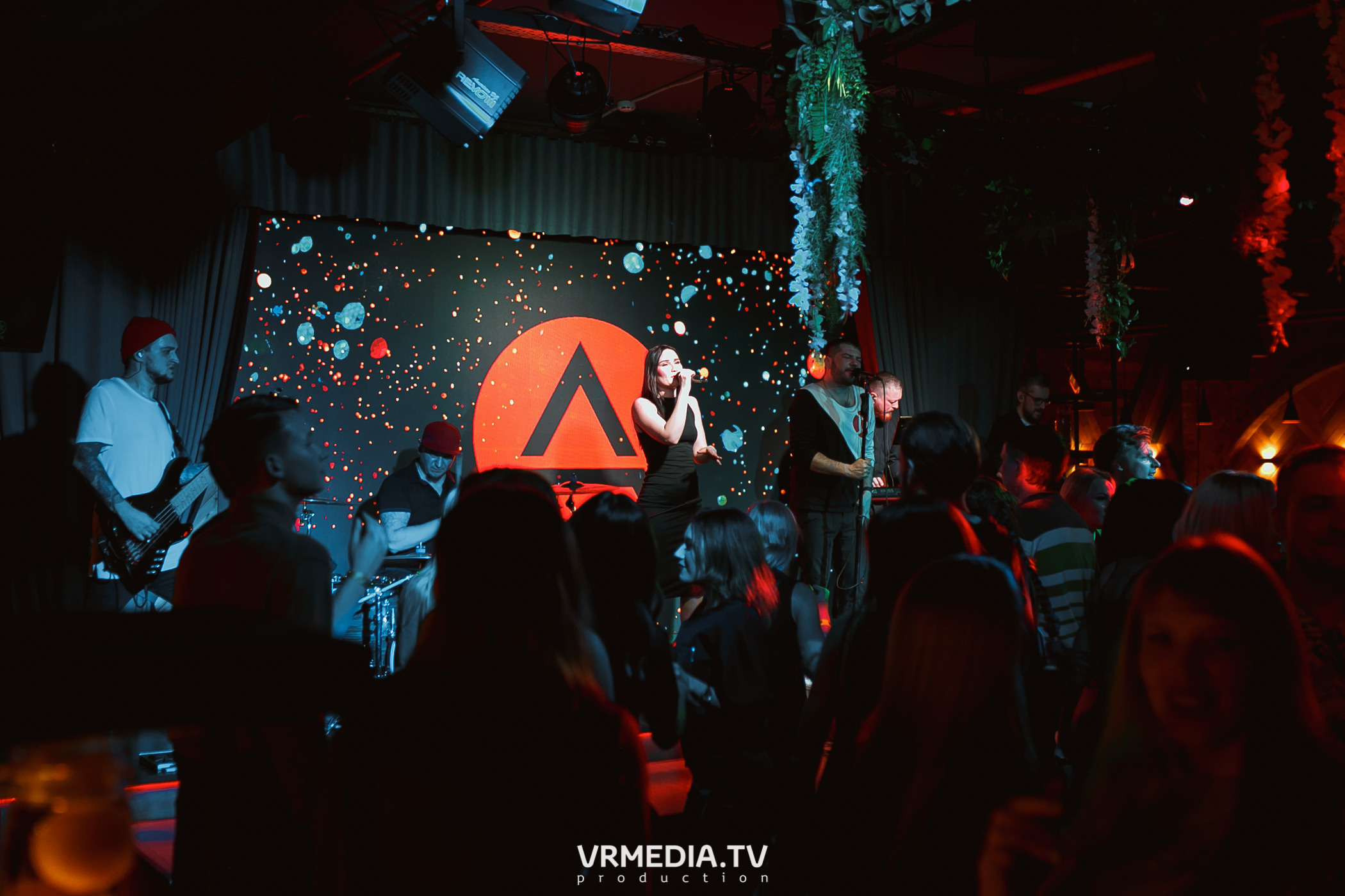 Алые Паруса в гриль-баре «Жара»