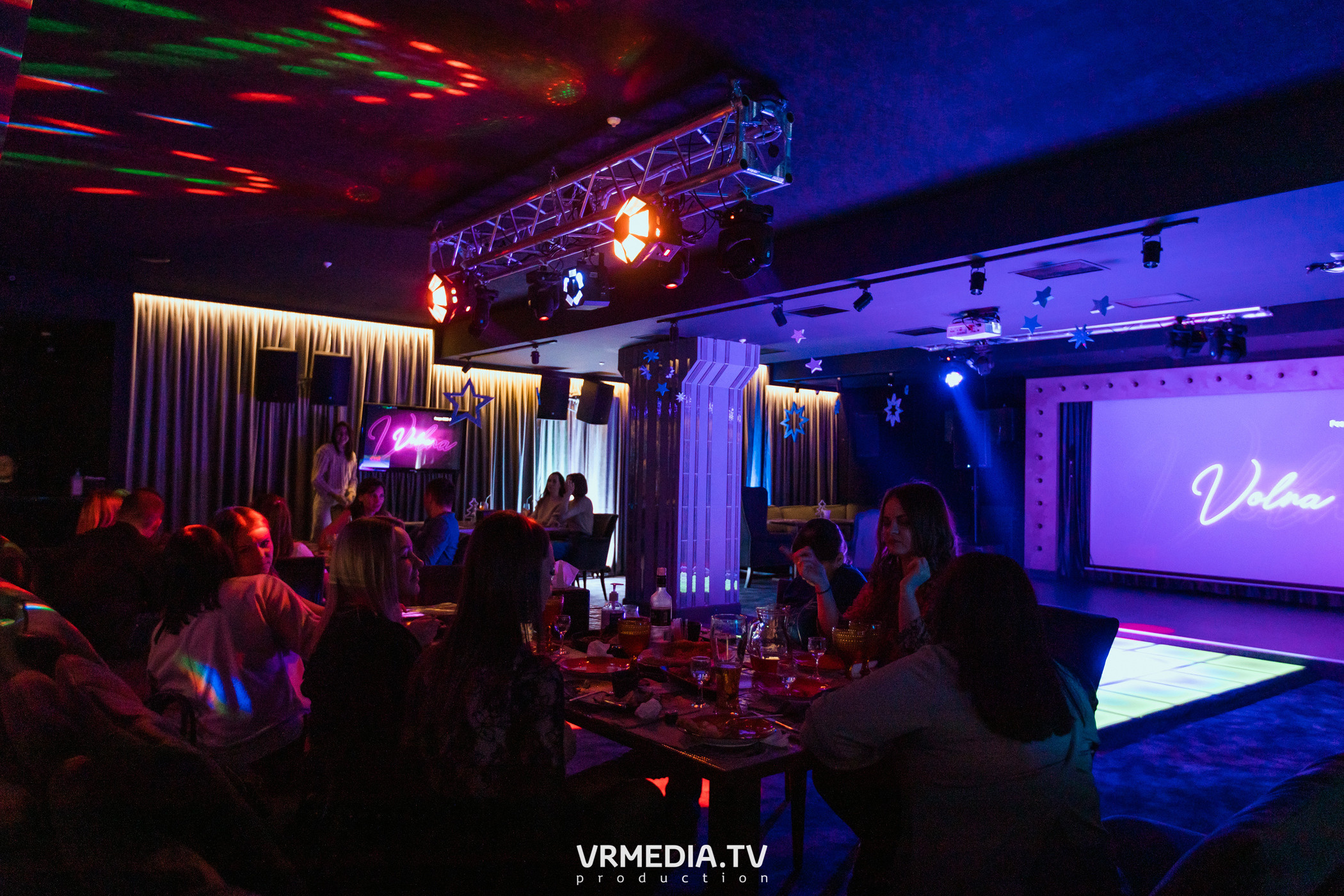 Довольно старый Новый год в караоке «Volna»