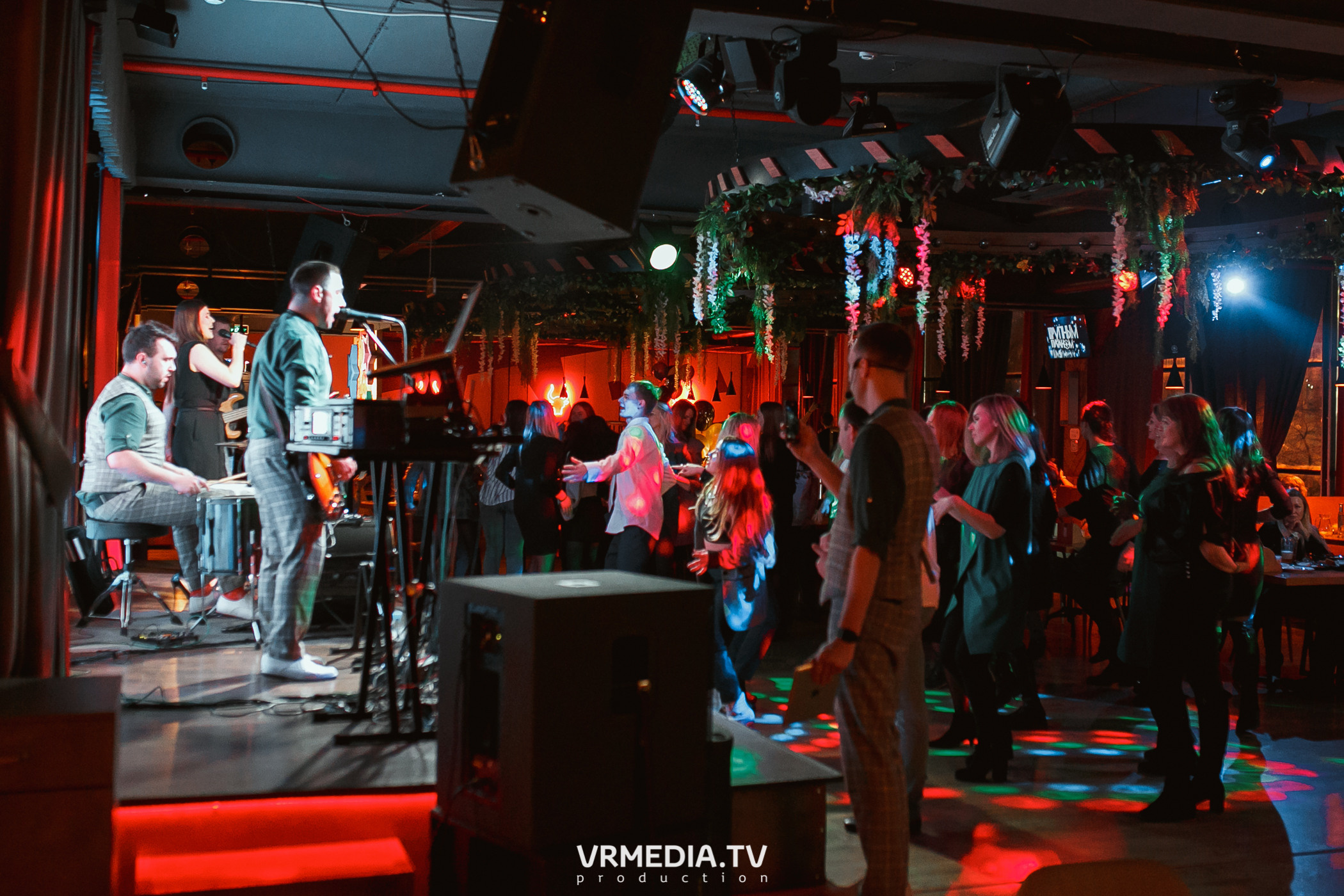 Крупным Планом в гриль-баре «Жара»