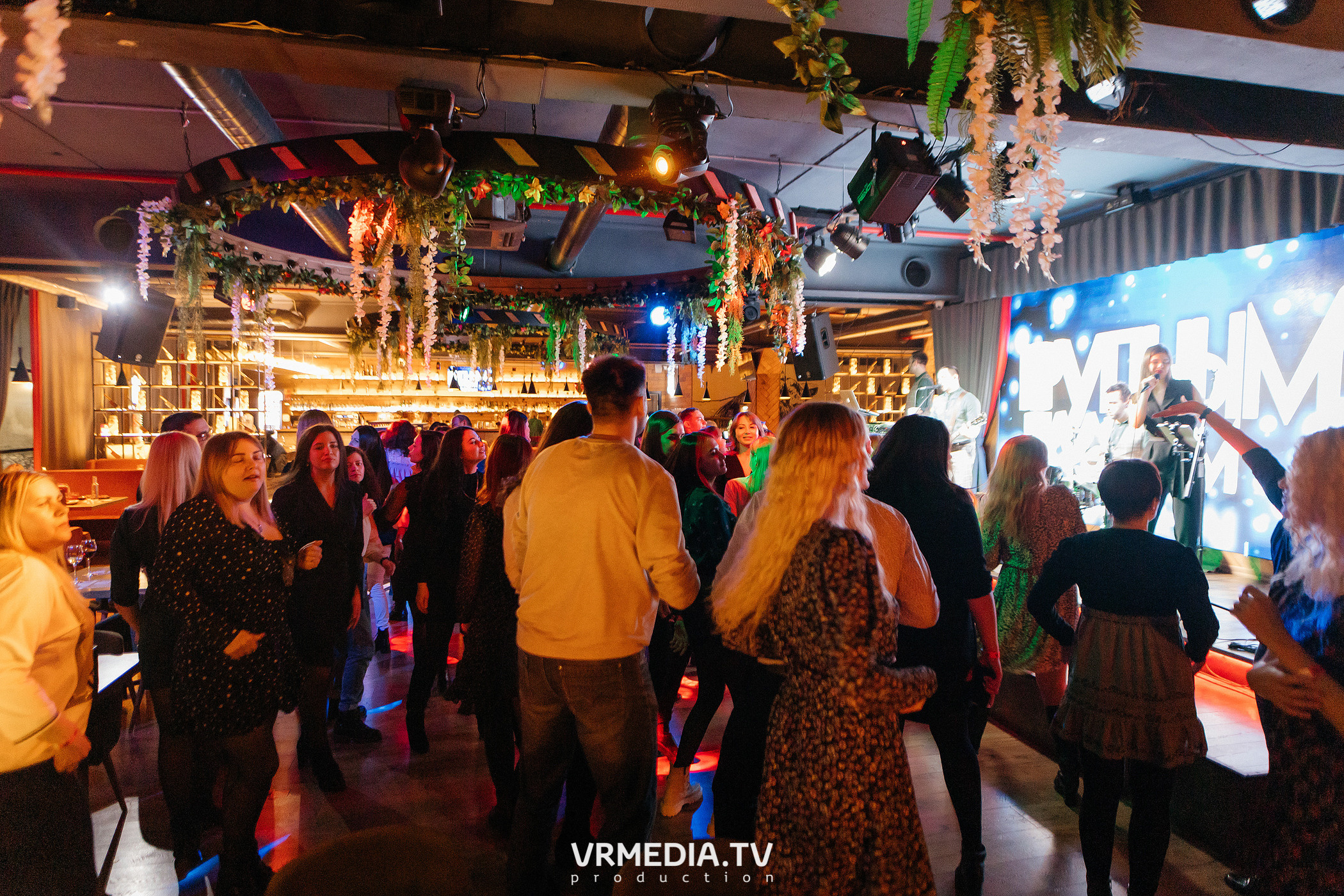 Крупным Планов в гриль-баре «Жара»