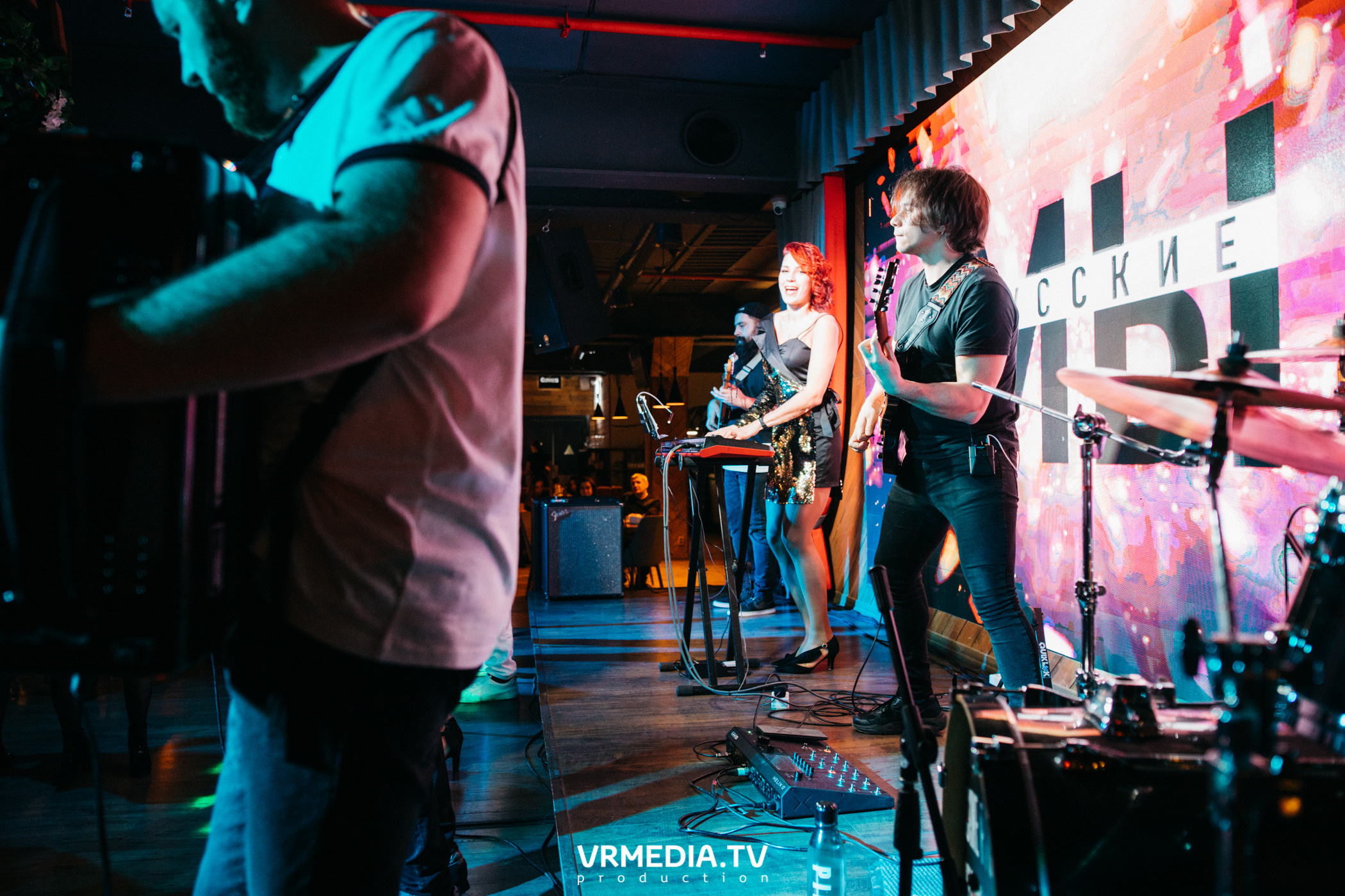 Мы русские в гриль-баре «Жара»