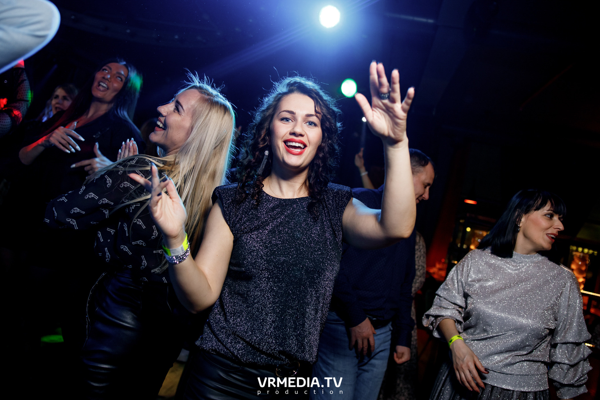 Крупным Планом в гриль-баре «Жара»