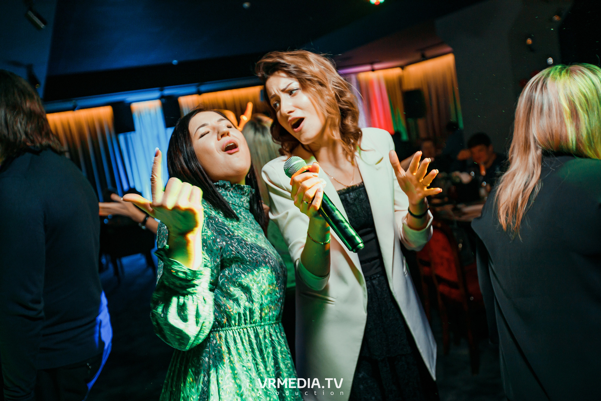 Women’s weekend в караоке «Volna»