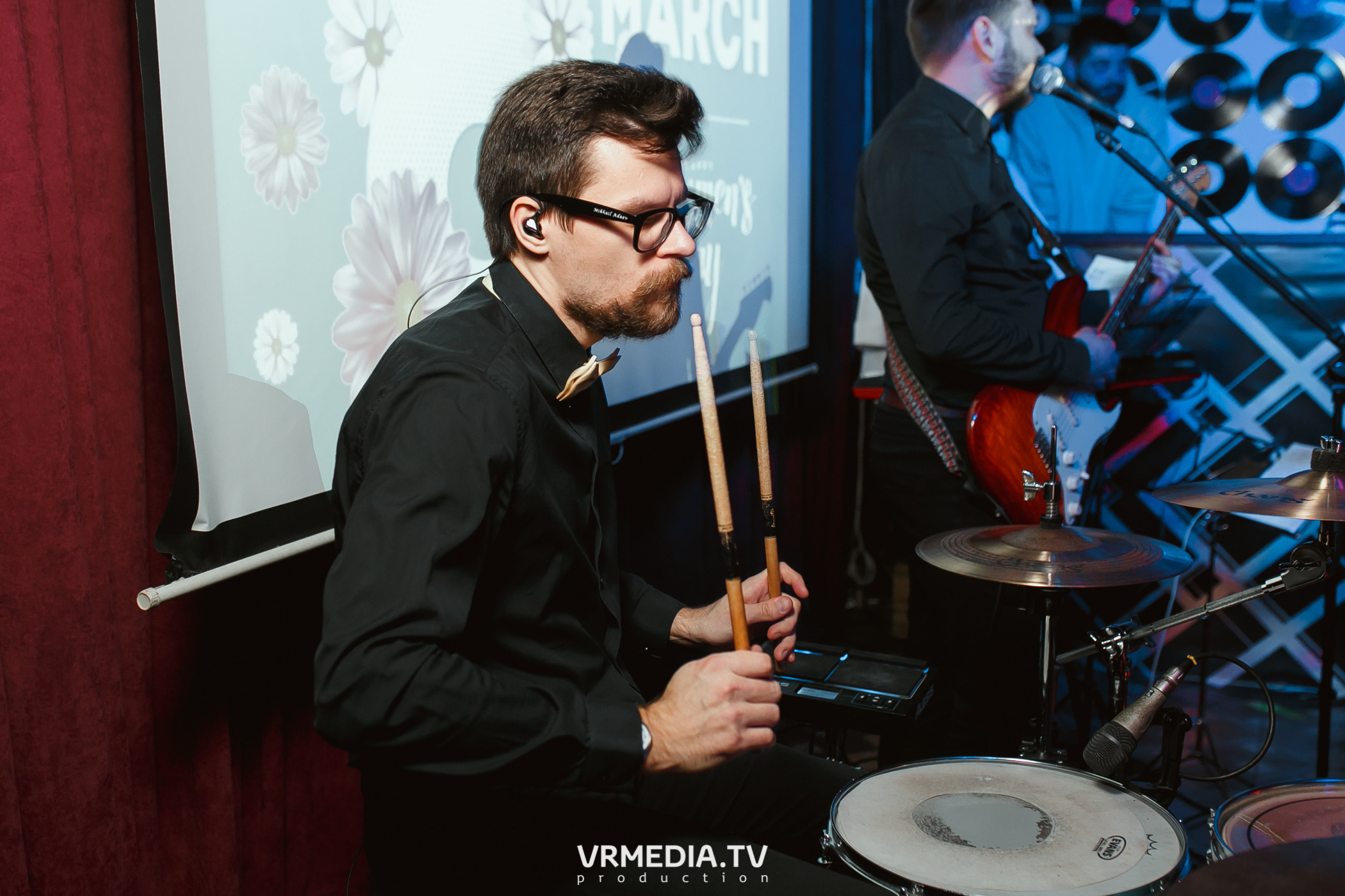 Международный женский день в караоке «Mimo Not»