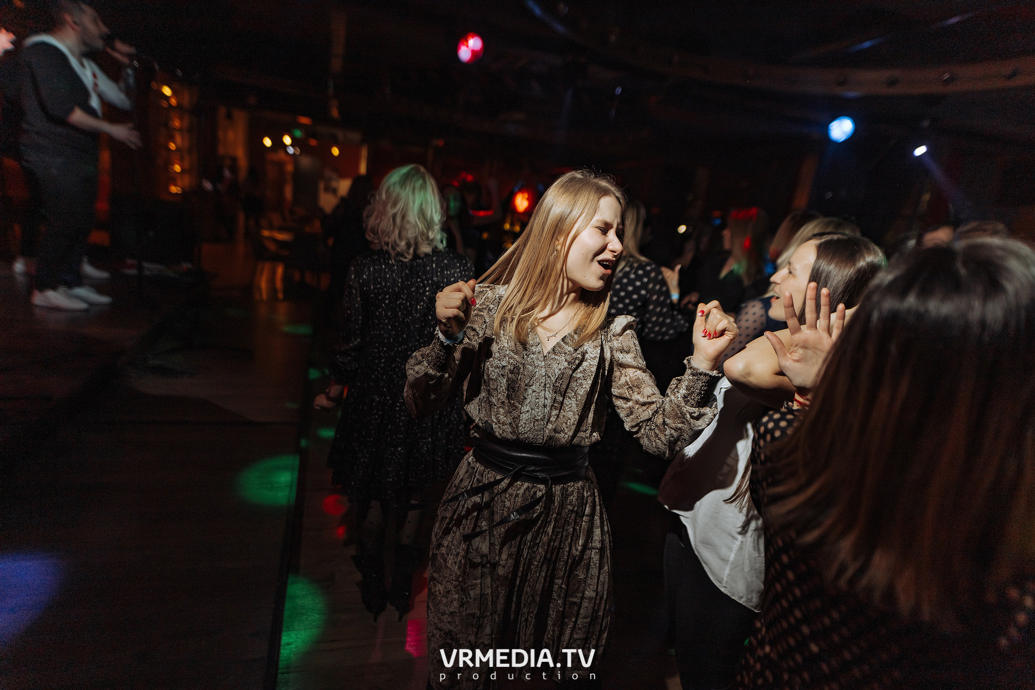 Алые Паруса в гриль-баре «Жара»