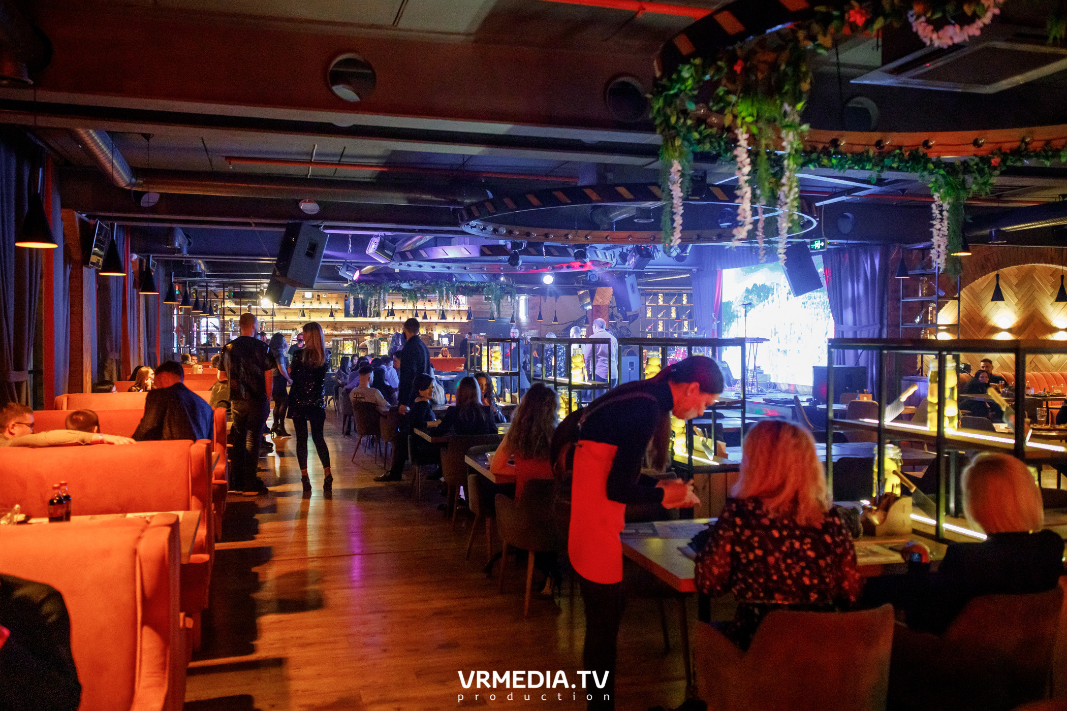 Алые Паруса в гриль-баре «Жара»