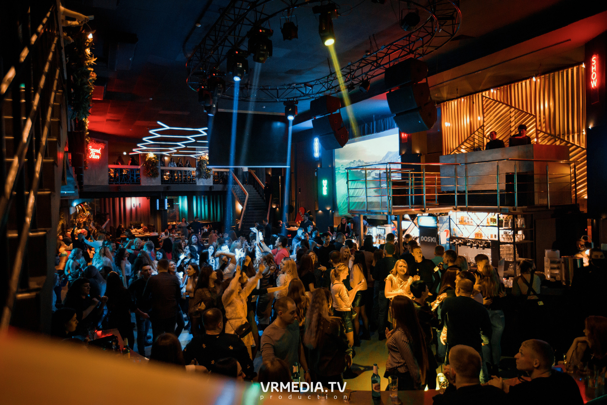 Выходные в баре «DOSKI»