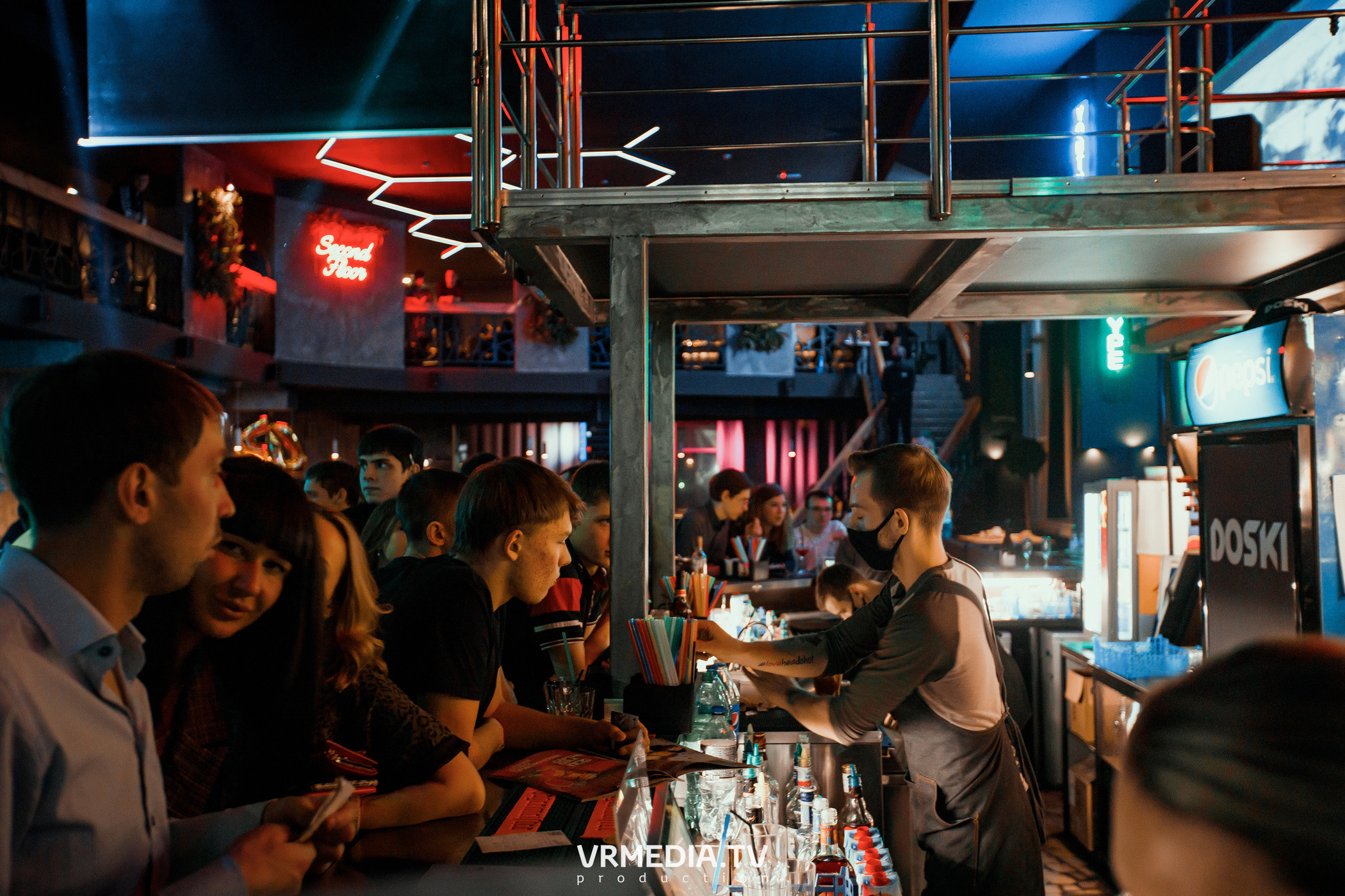 Выходные в баре «DOSKI»