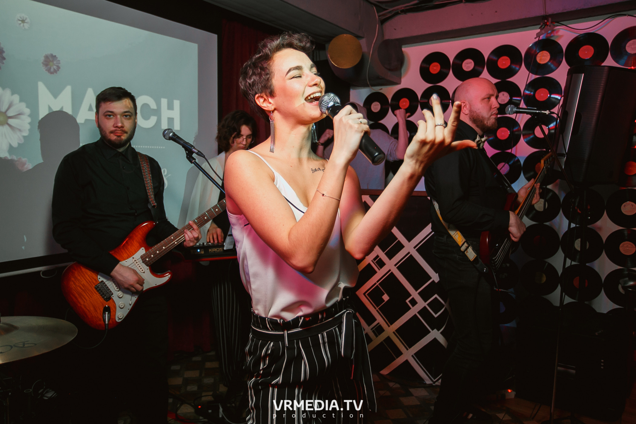 Международный женский день в караоке «Mimo Not»