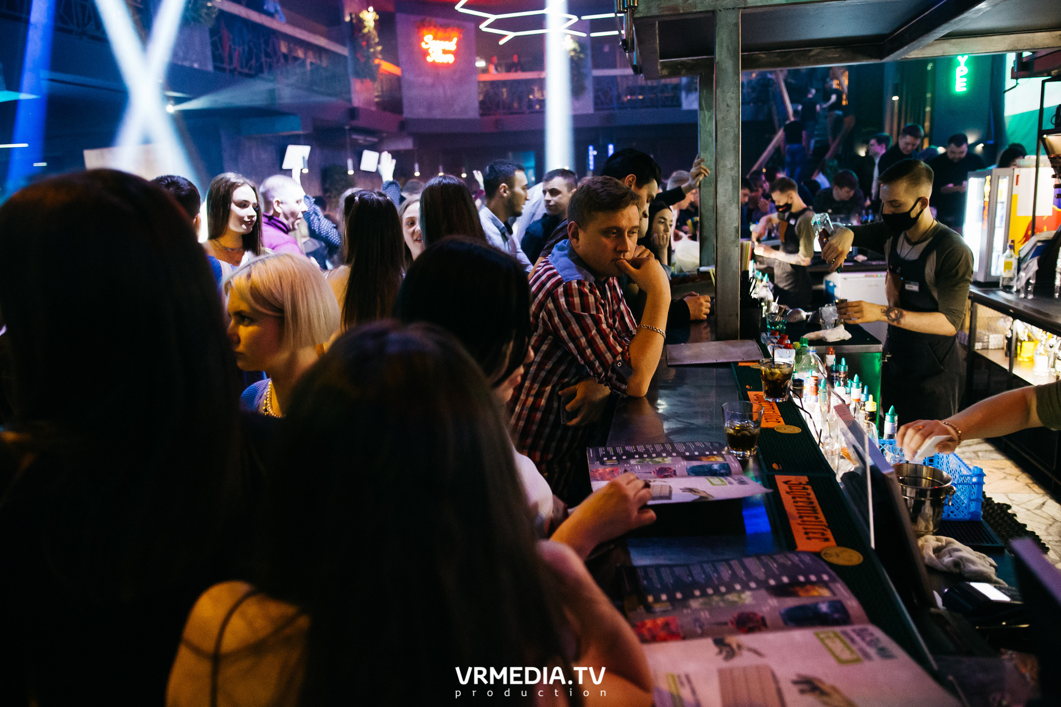 Выходные в баре «DOSKI»