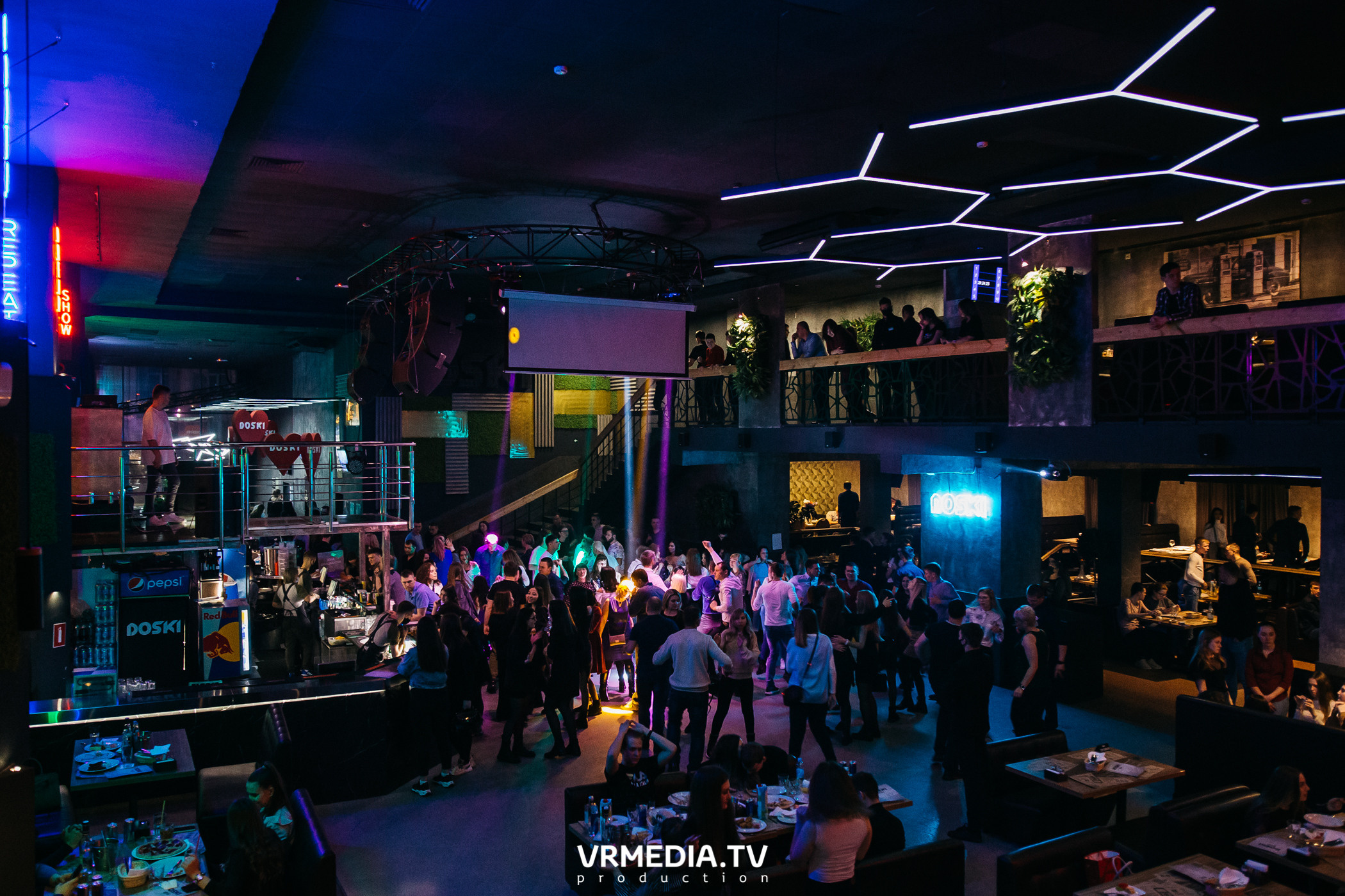 Выходные в баре «DOSKI»