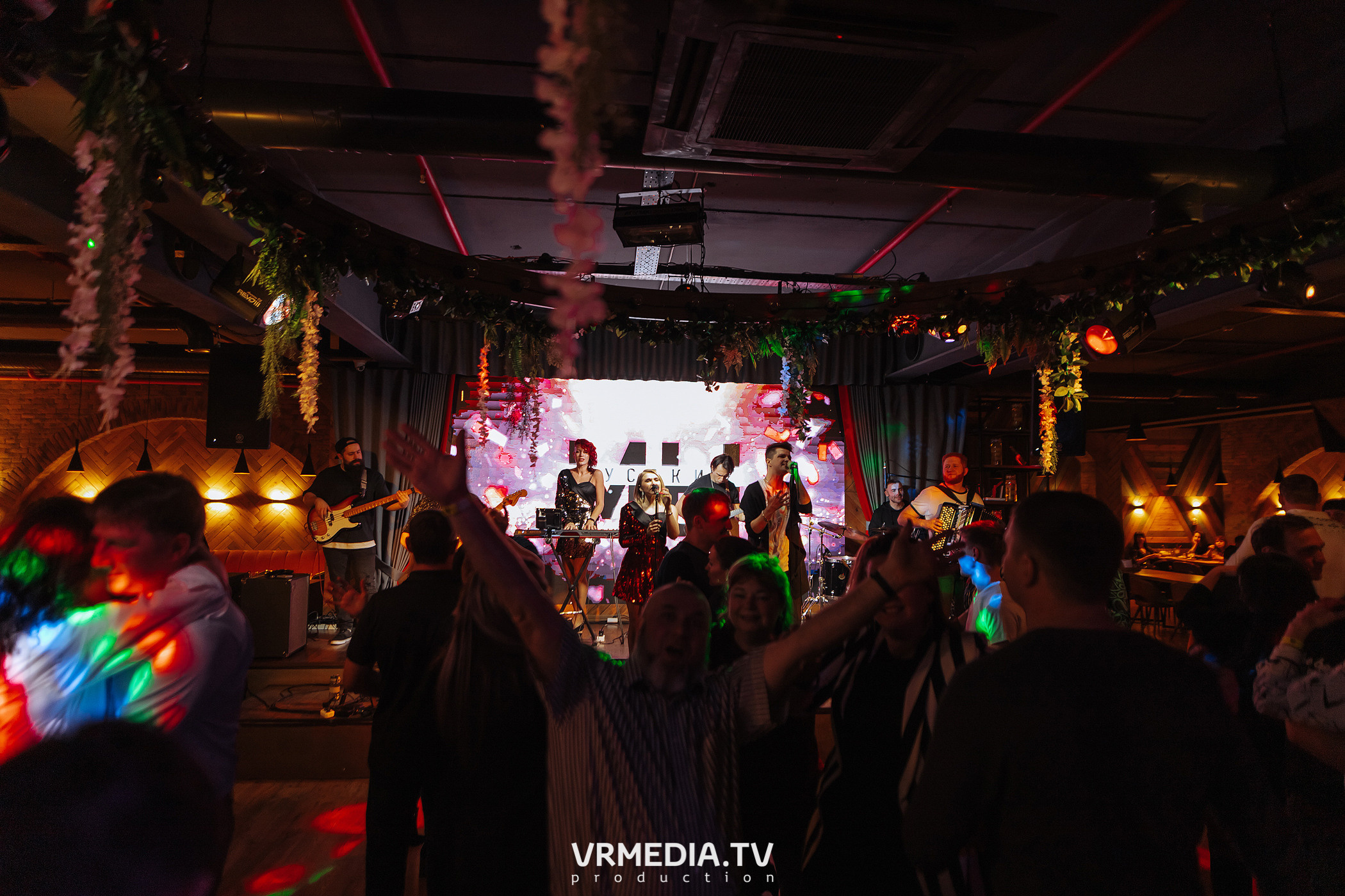 Мы русские в гриль-баре «Жара»