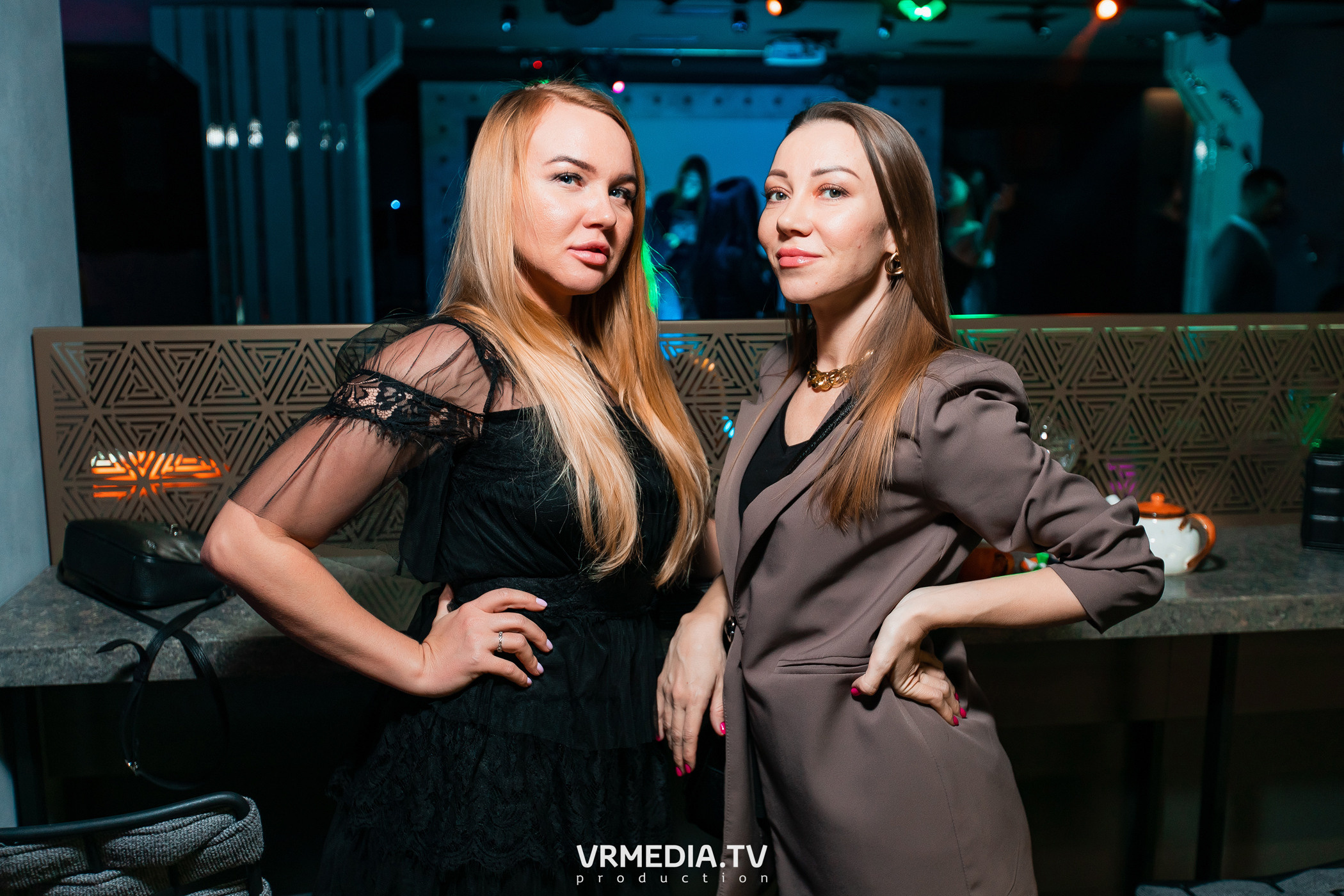 Выходные в караоке «Volna»