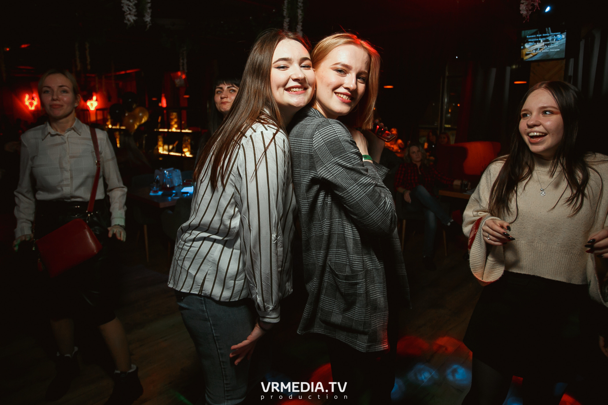 Крупным Планом в гриль-баре «Жара»