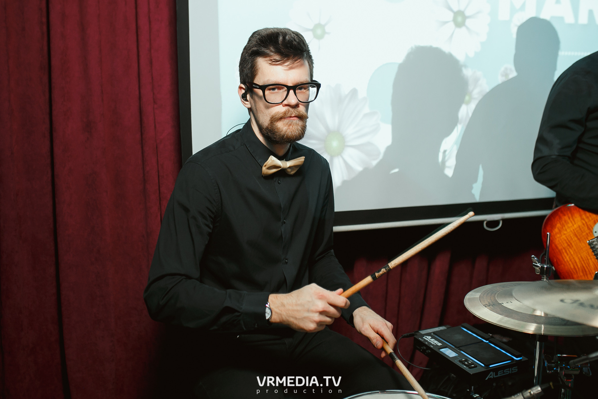 Международный женский день в караоке «Mimo Not»