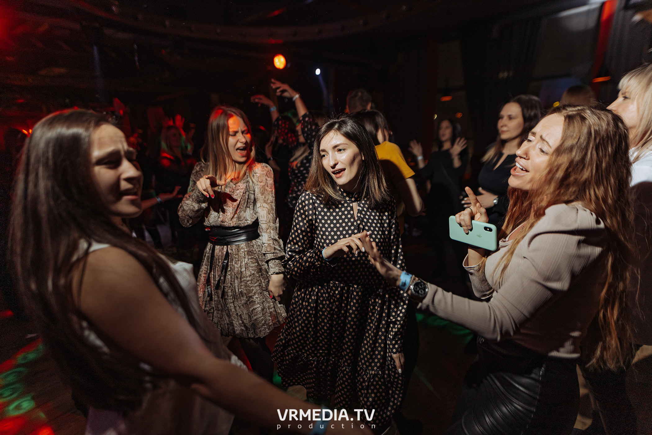 Алые Паруса в гриль-баре «Жара»