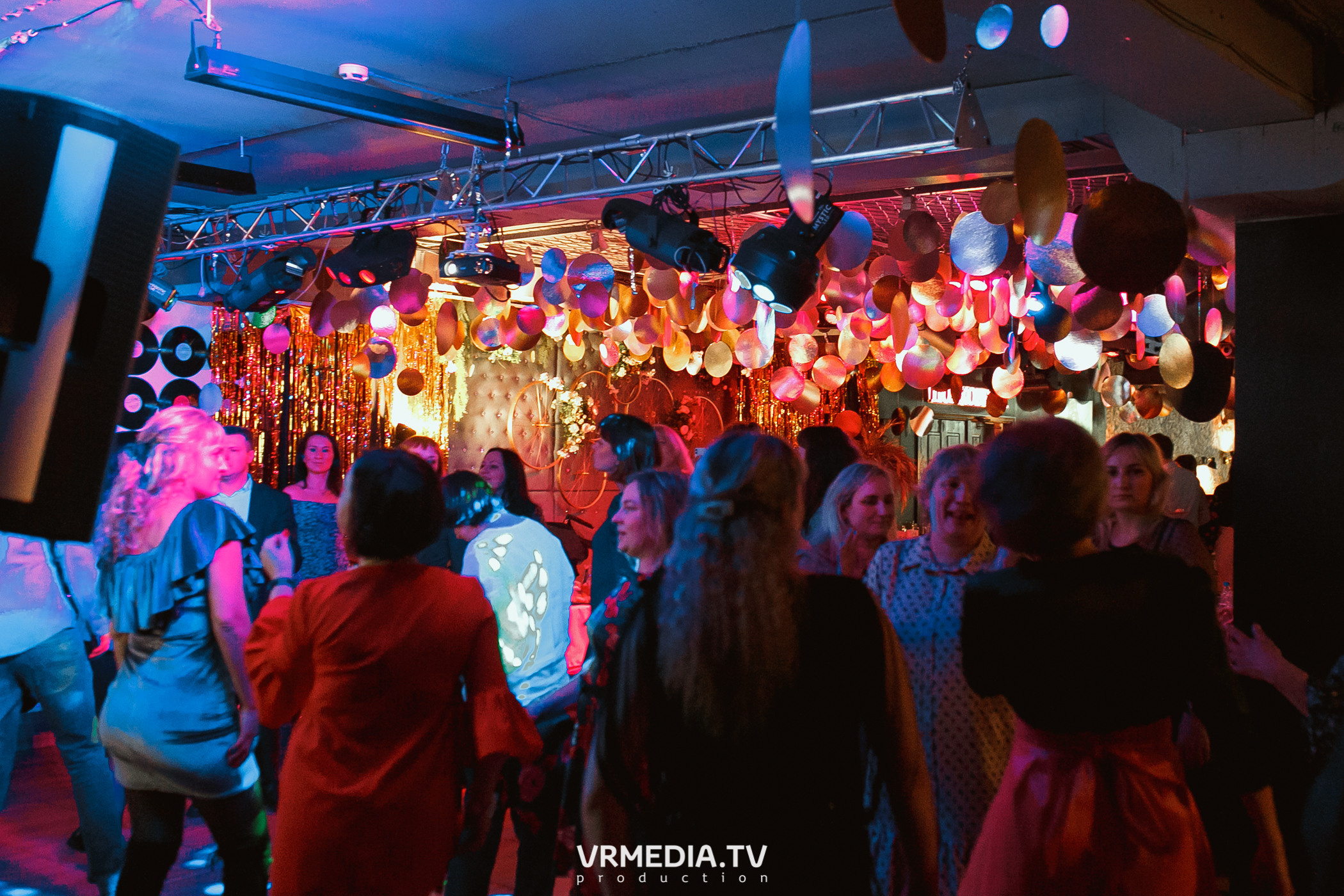 Международный женский день в караоке «Mimo Not»