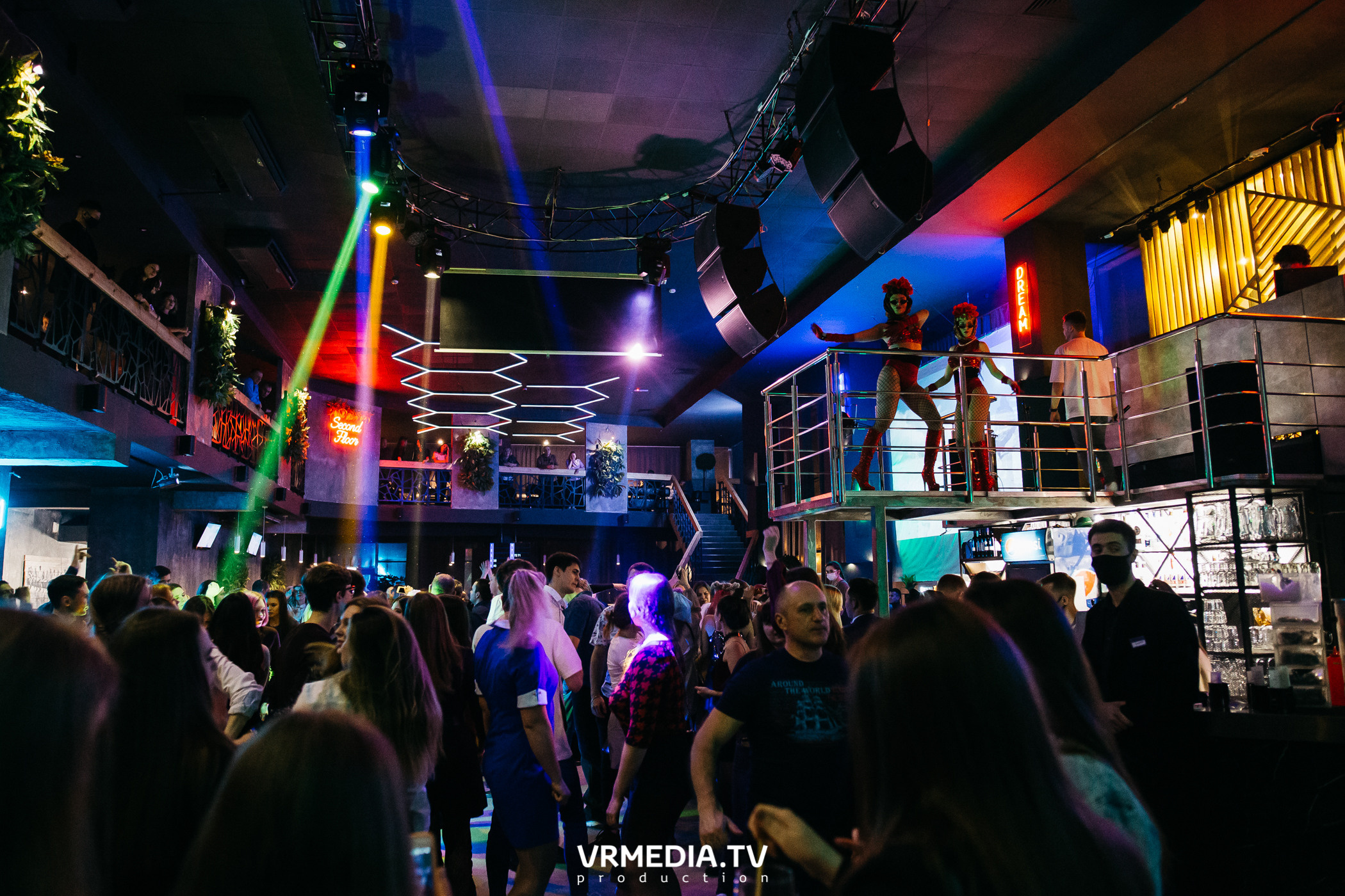 Выходные в баре «DOSKI»