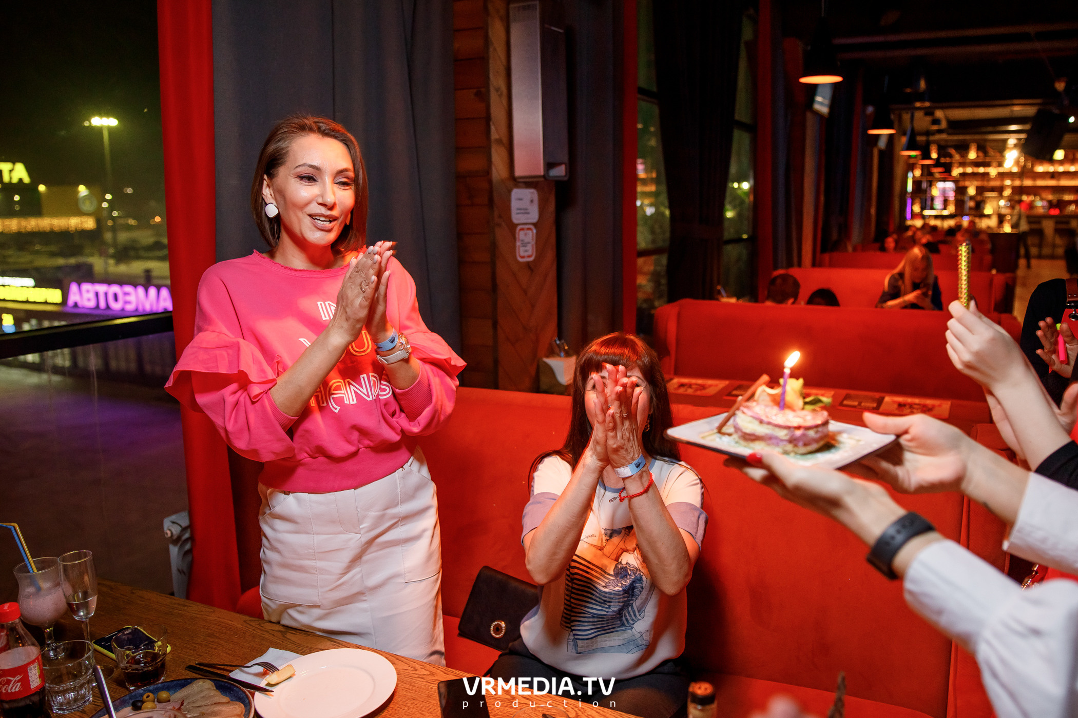 Мы русские в гриль-баре «Жара»