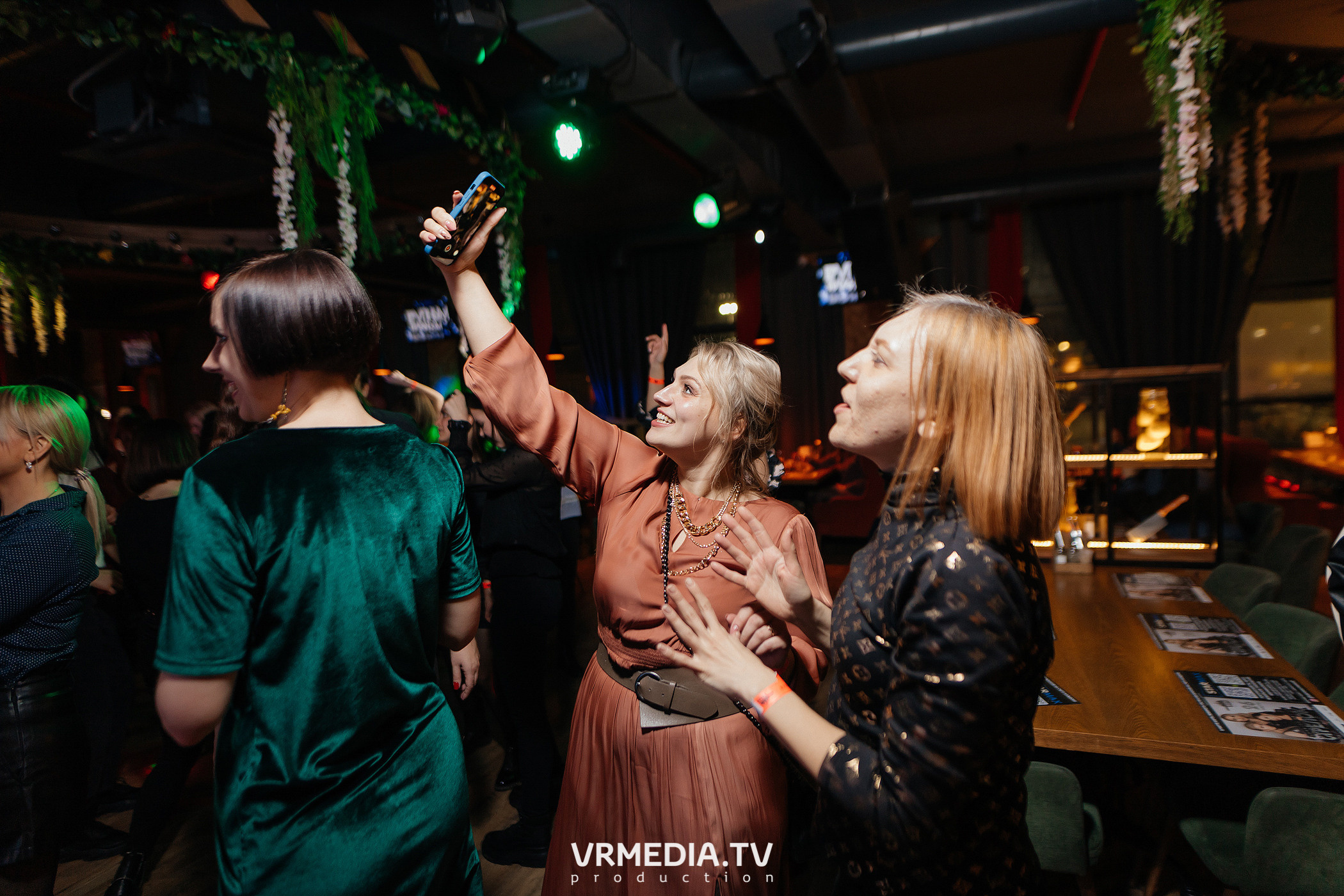 Крупным Планов в гриль-баре «Жара»