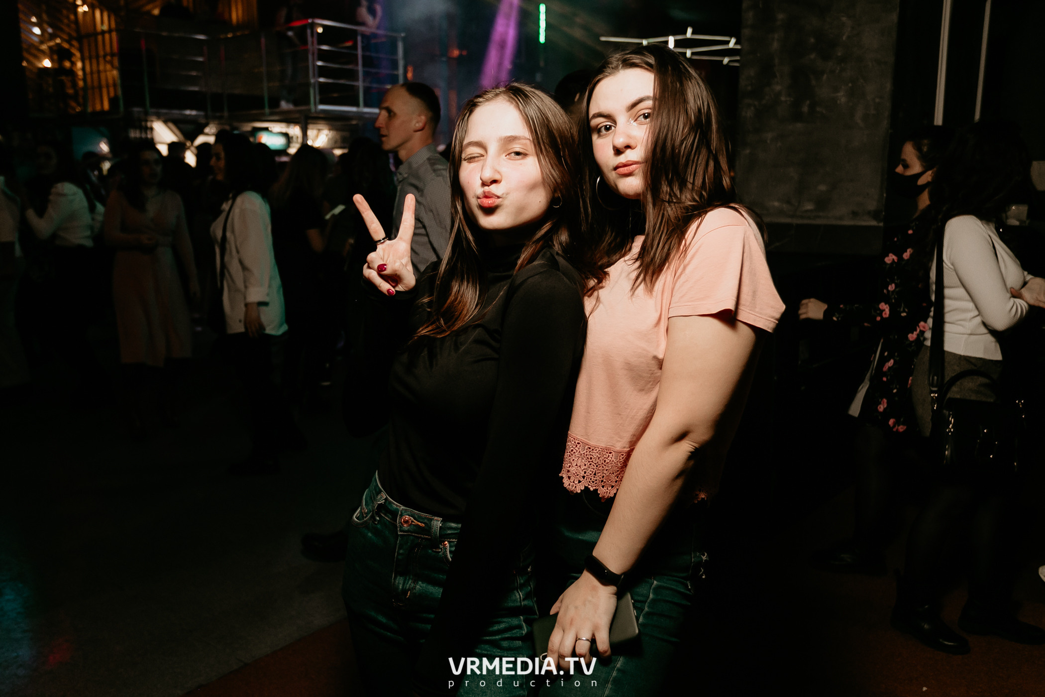 Выходные в баре «DOSKI»