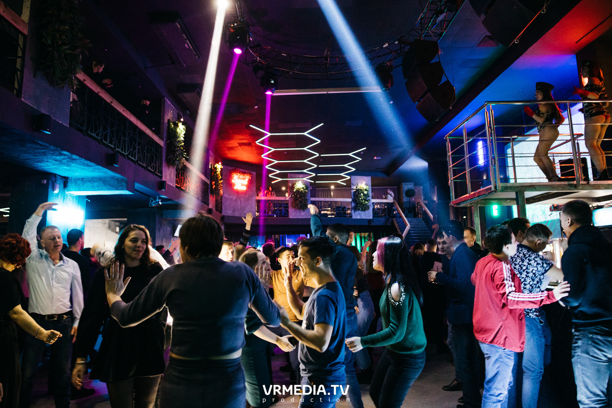 Выходные в баре «DOSKI»