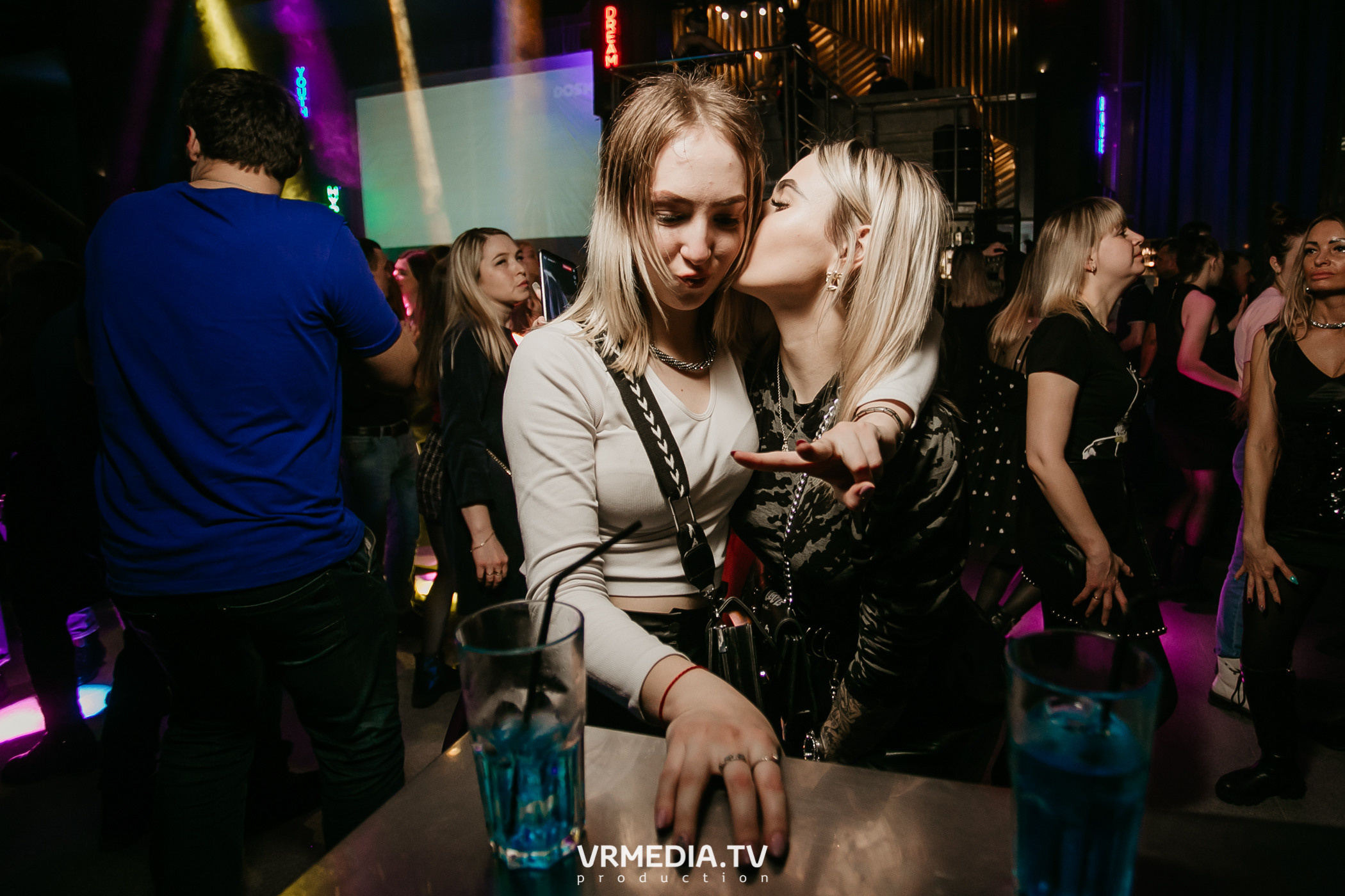 Выходные в баре «DOSKI»