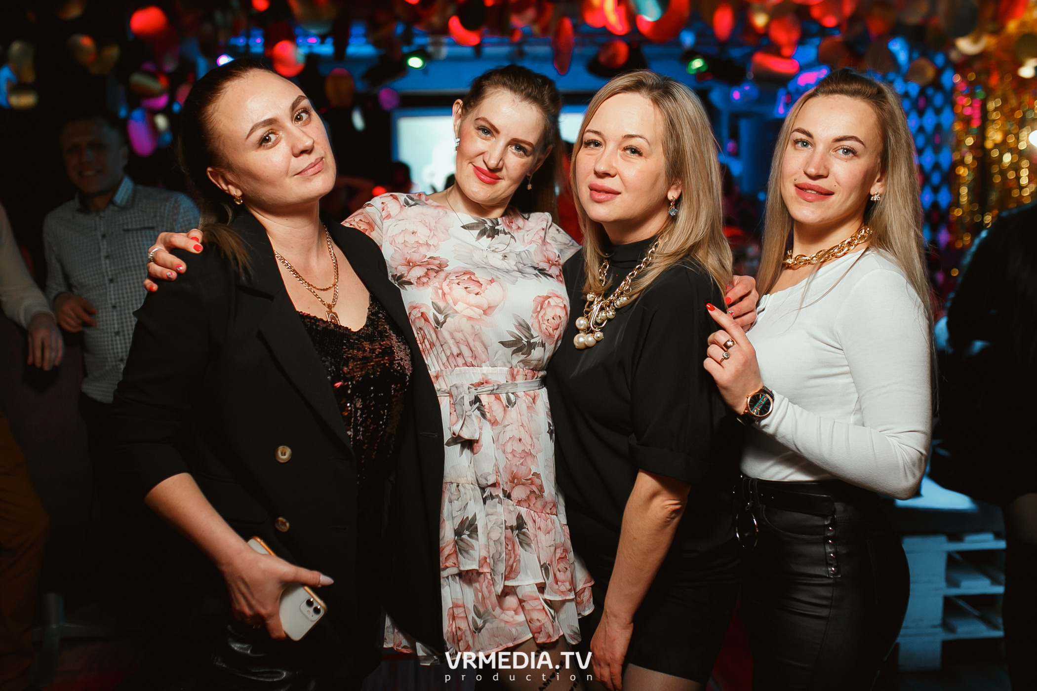 Международный женский день в караоке «Mimo Not»