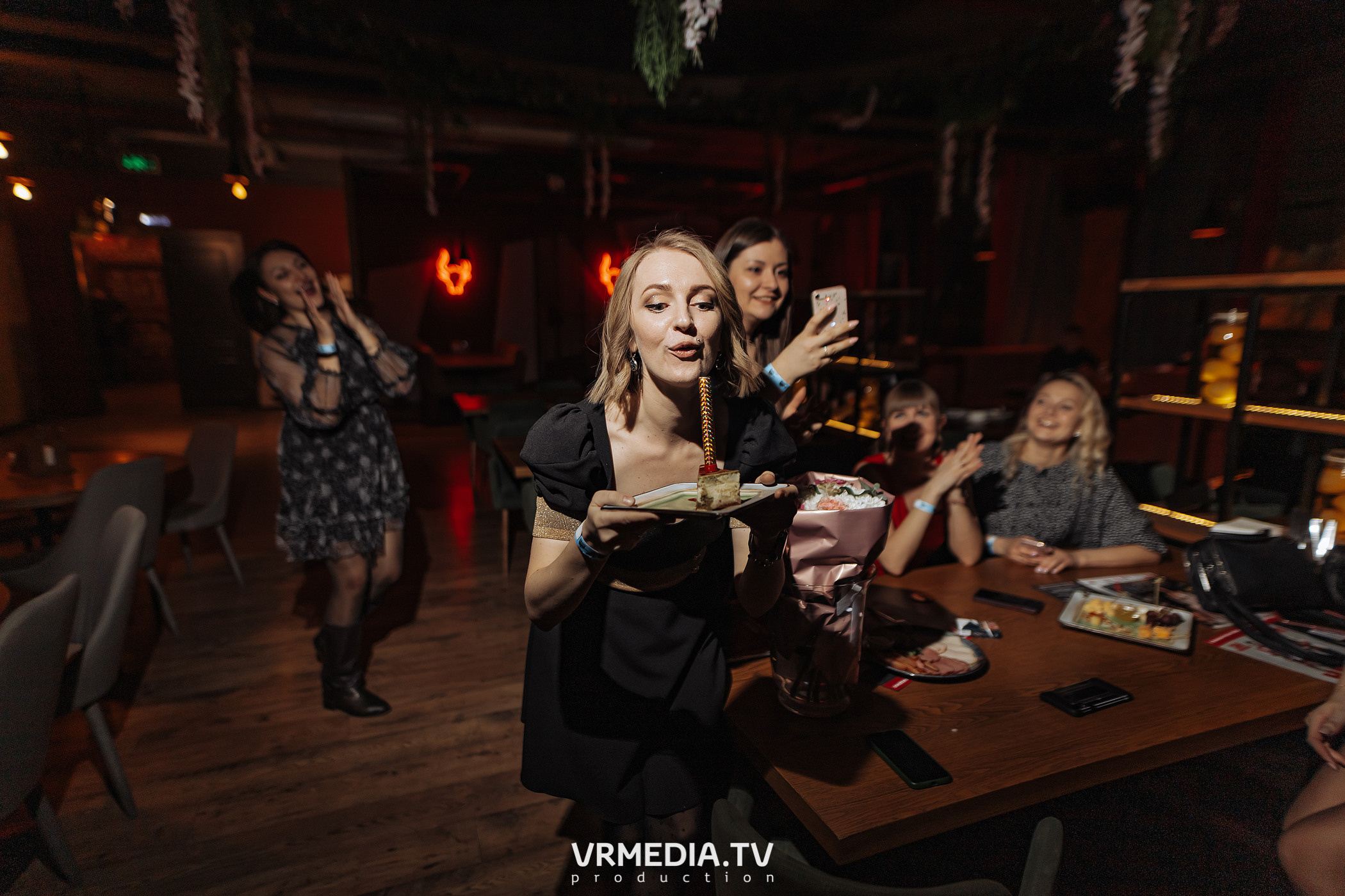 Алые Паруса в гриль-баре «Жара»