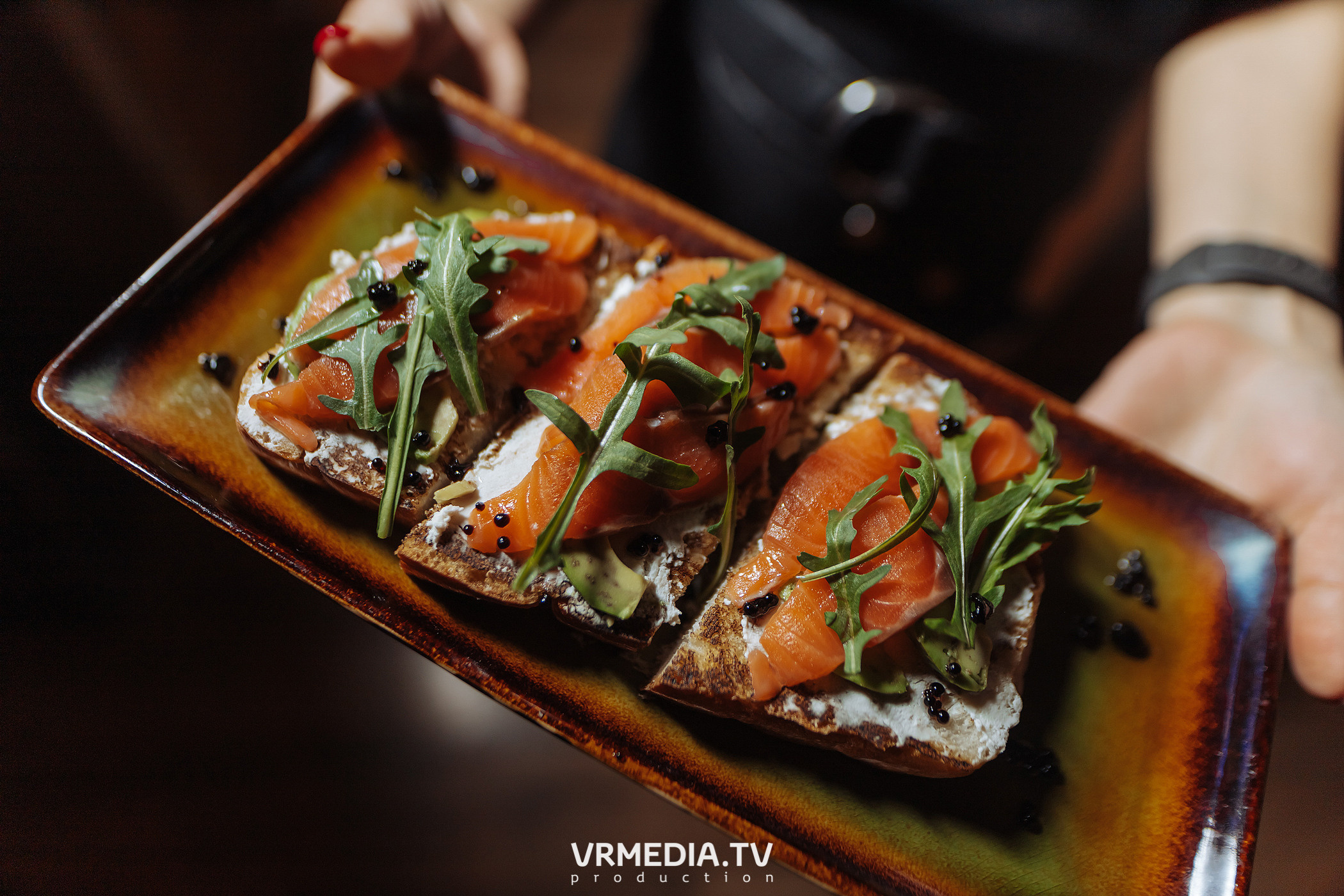 Мы русские в гриль-баре «Жара»